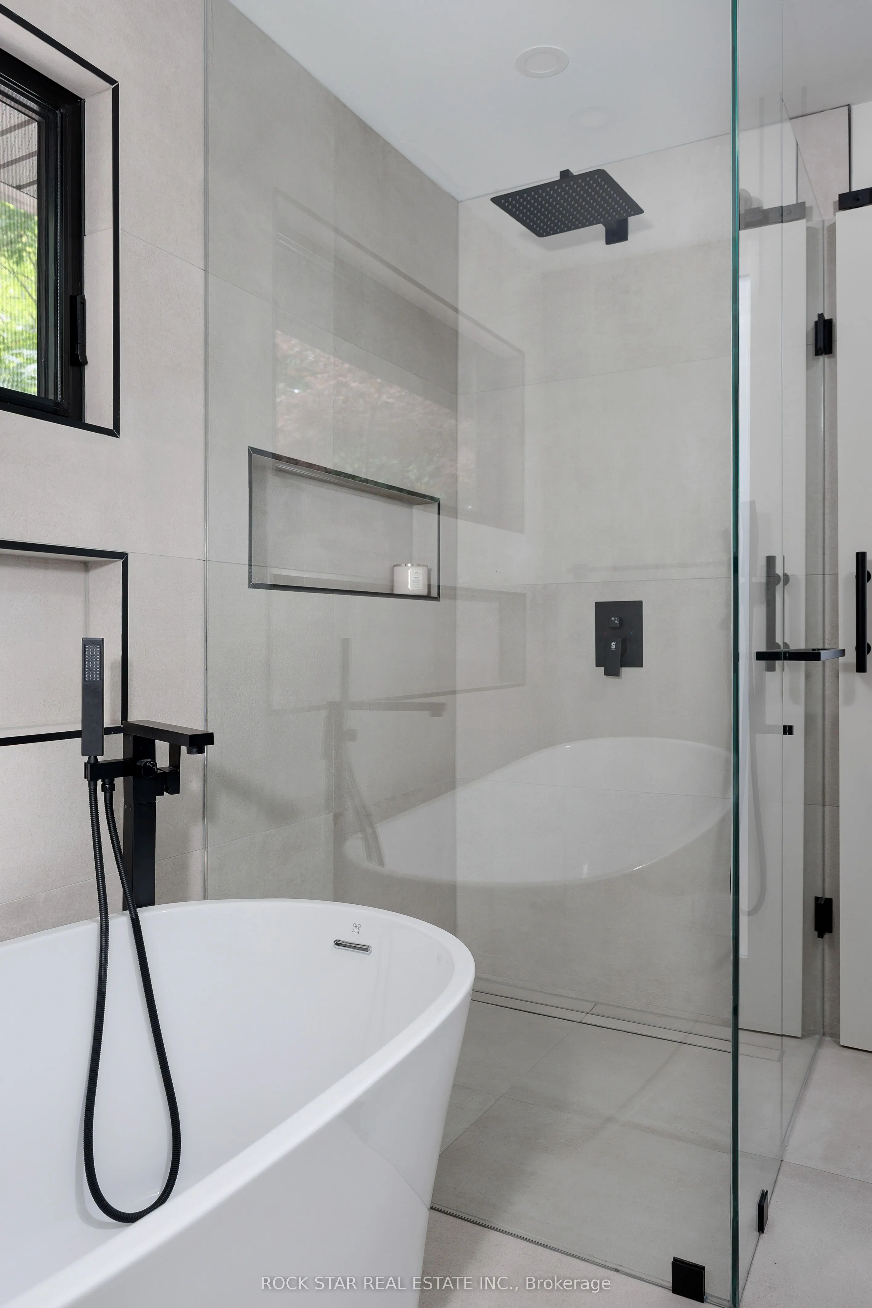 1113 GREENOAKS Drive