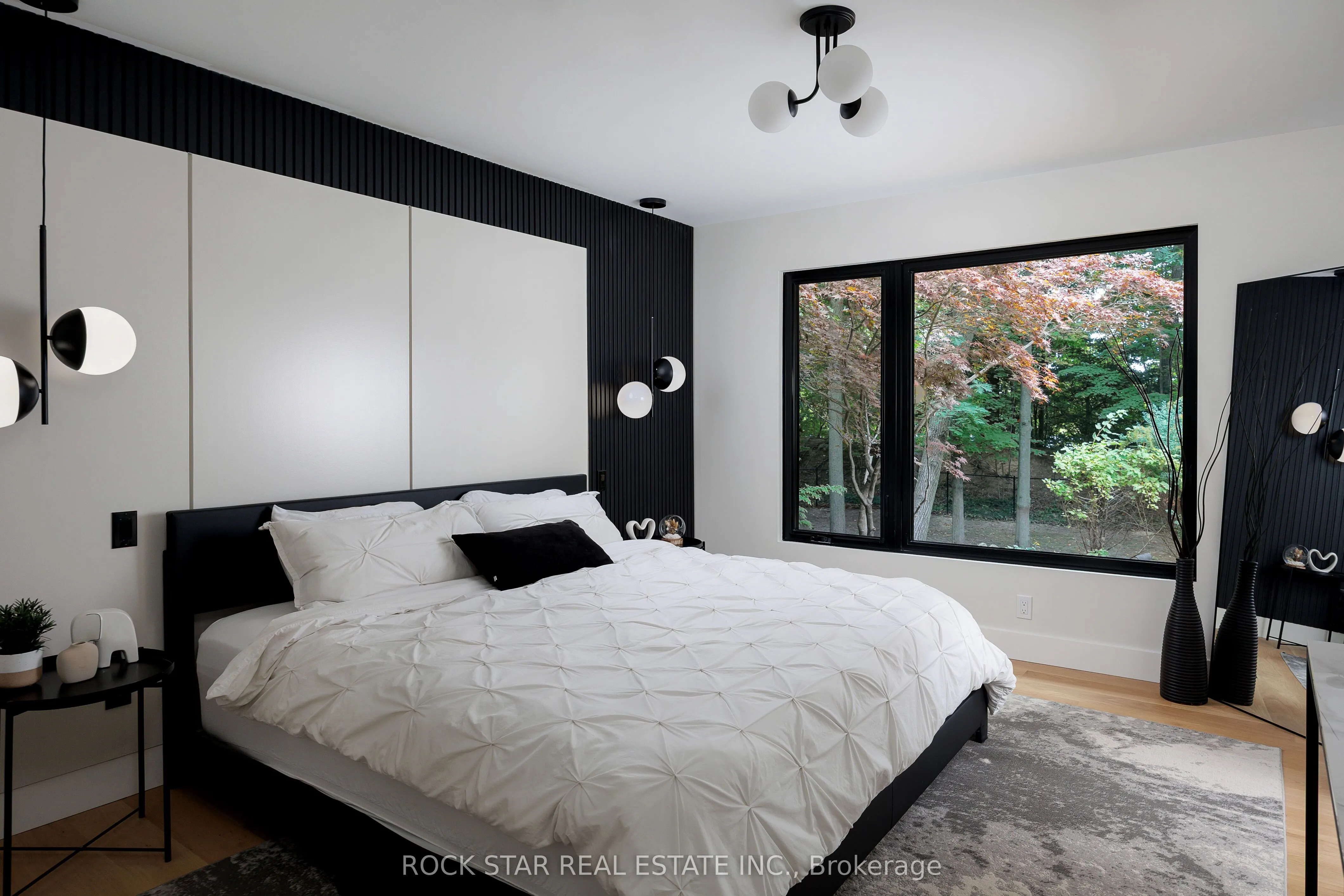 1113 GREENOAKS Drive