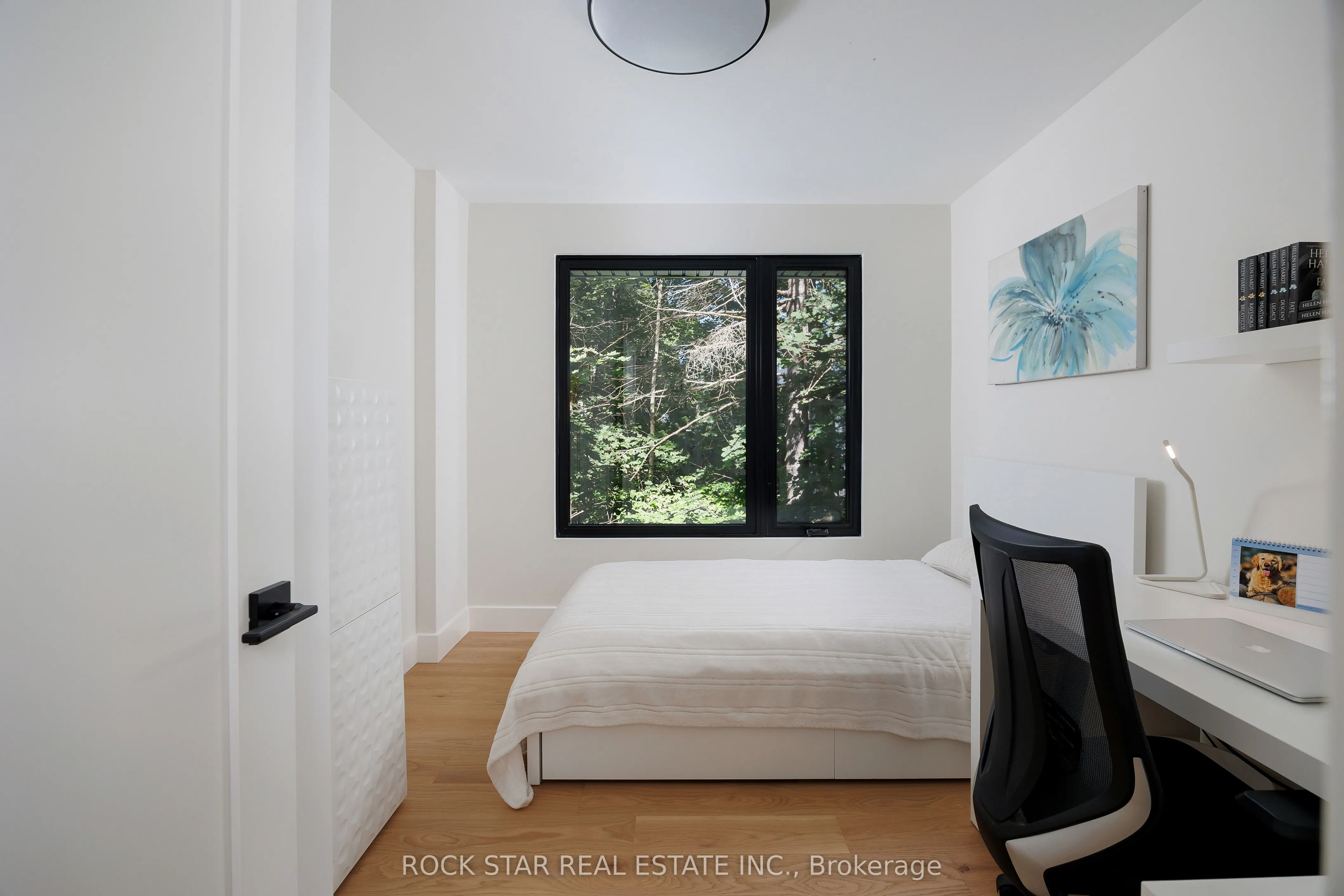 1113 GREENOAKS Drive