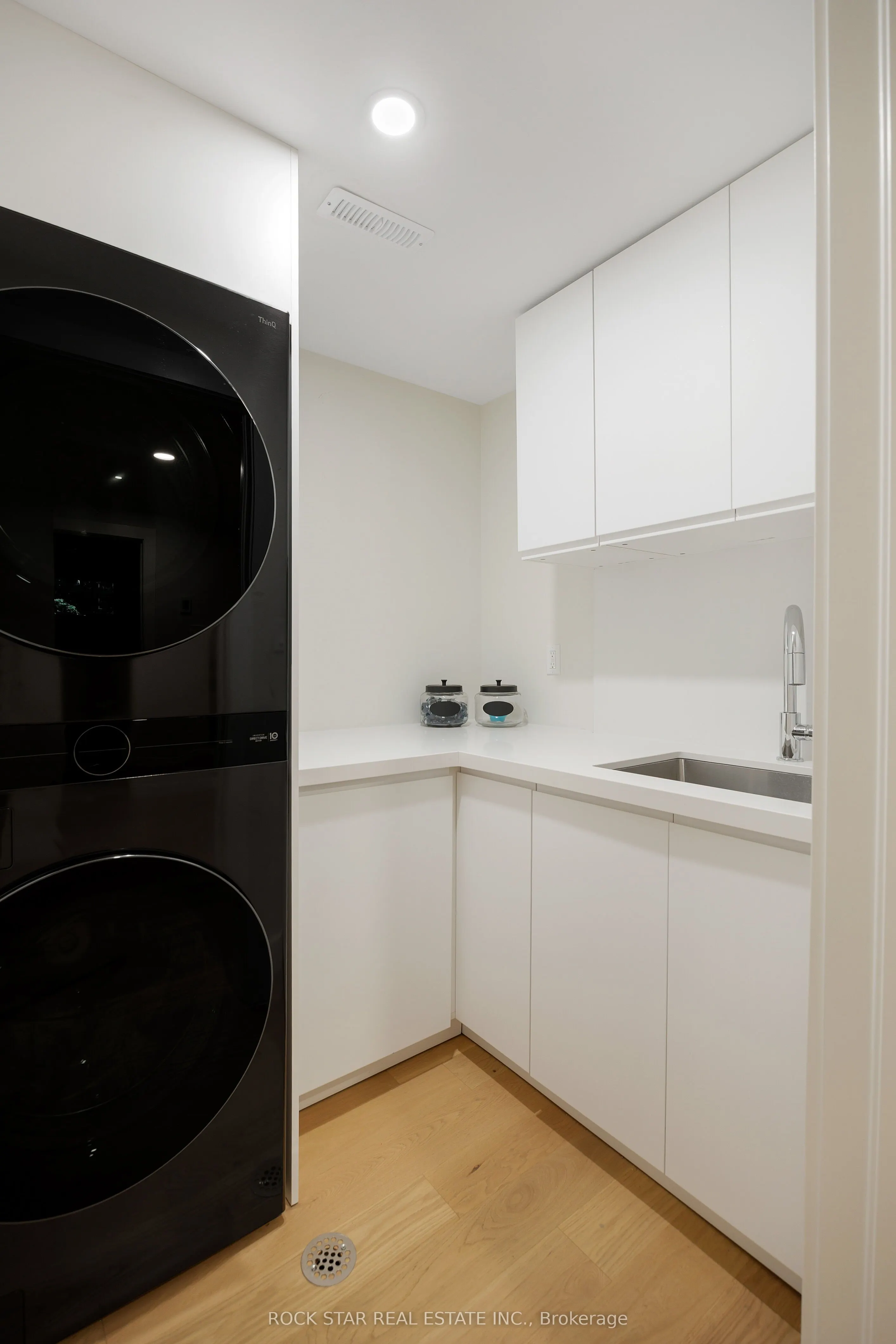 1113 GREENOAKS Drive