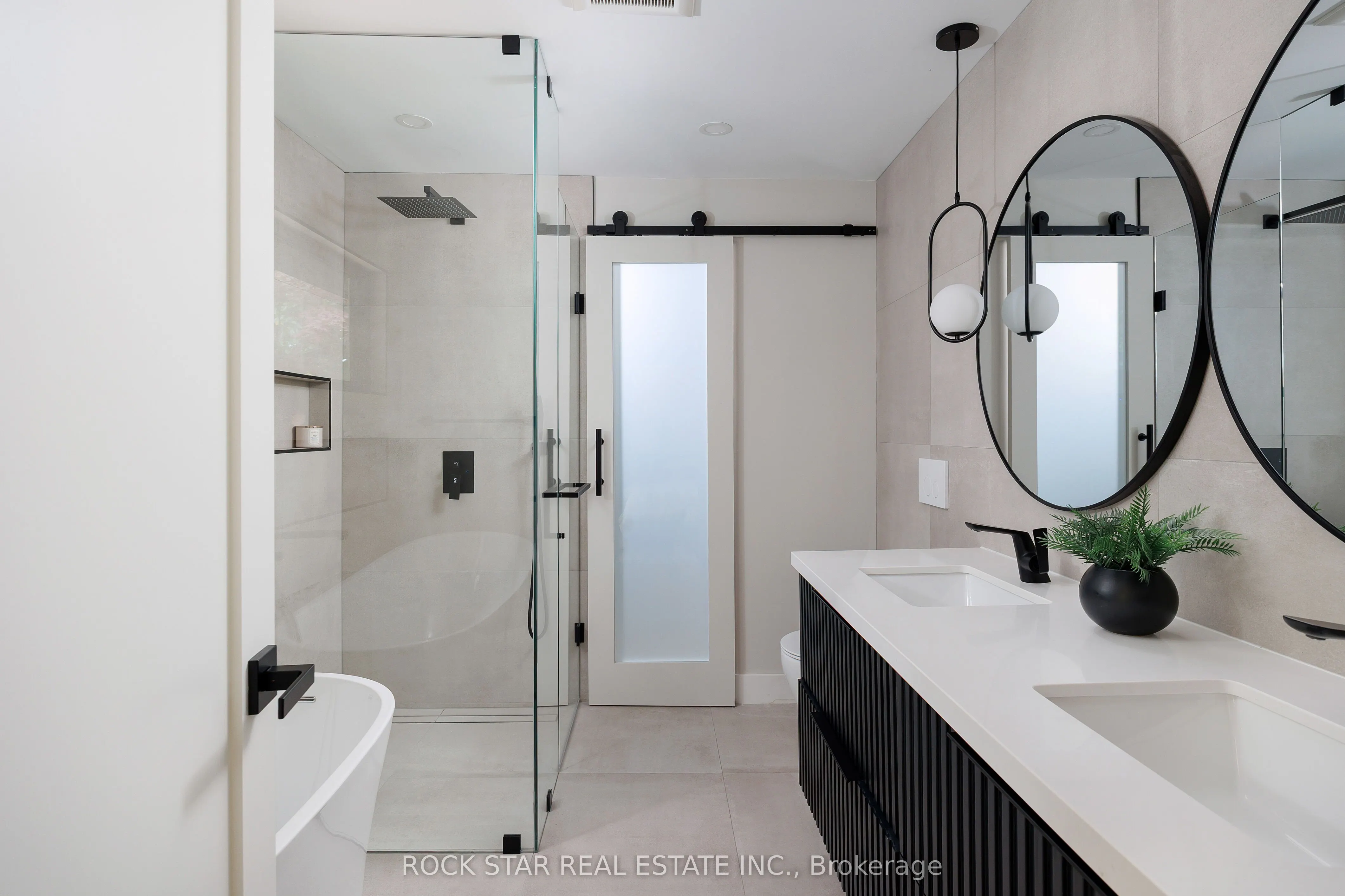 1113 GREENOAKS Drive