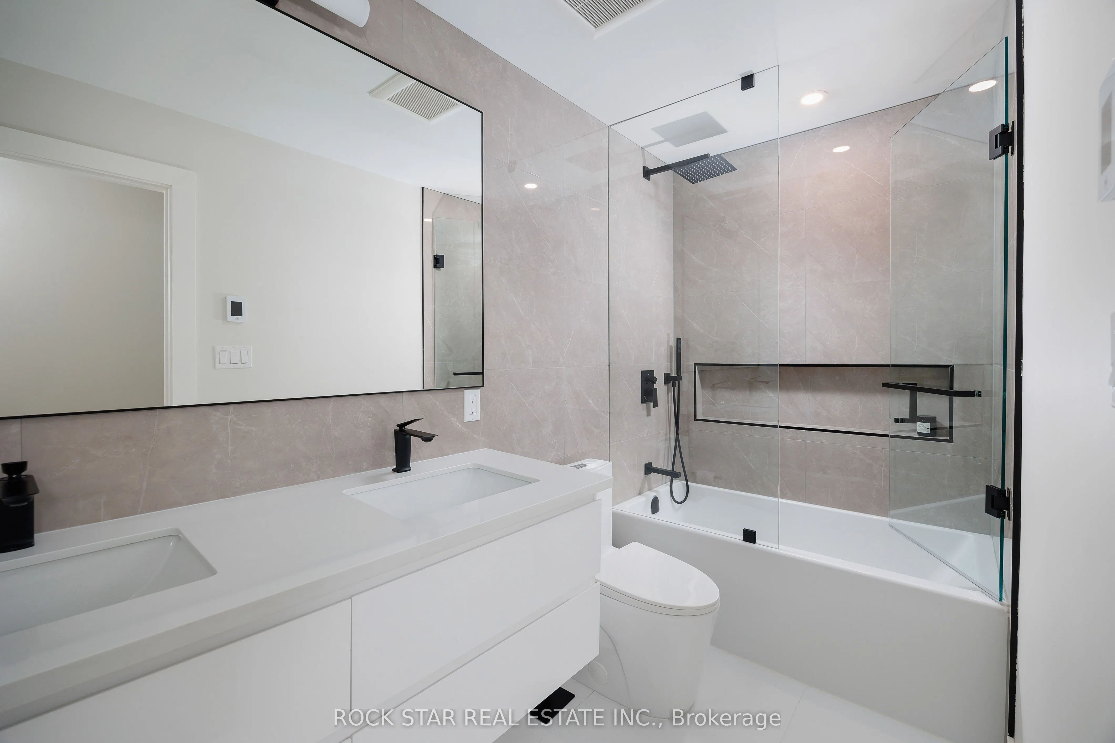 1113 GREENOAKS Drive