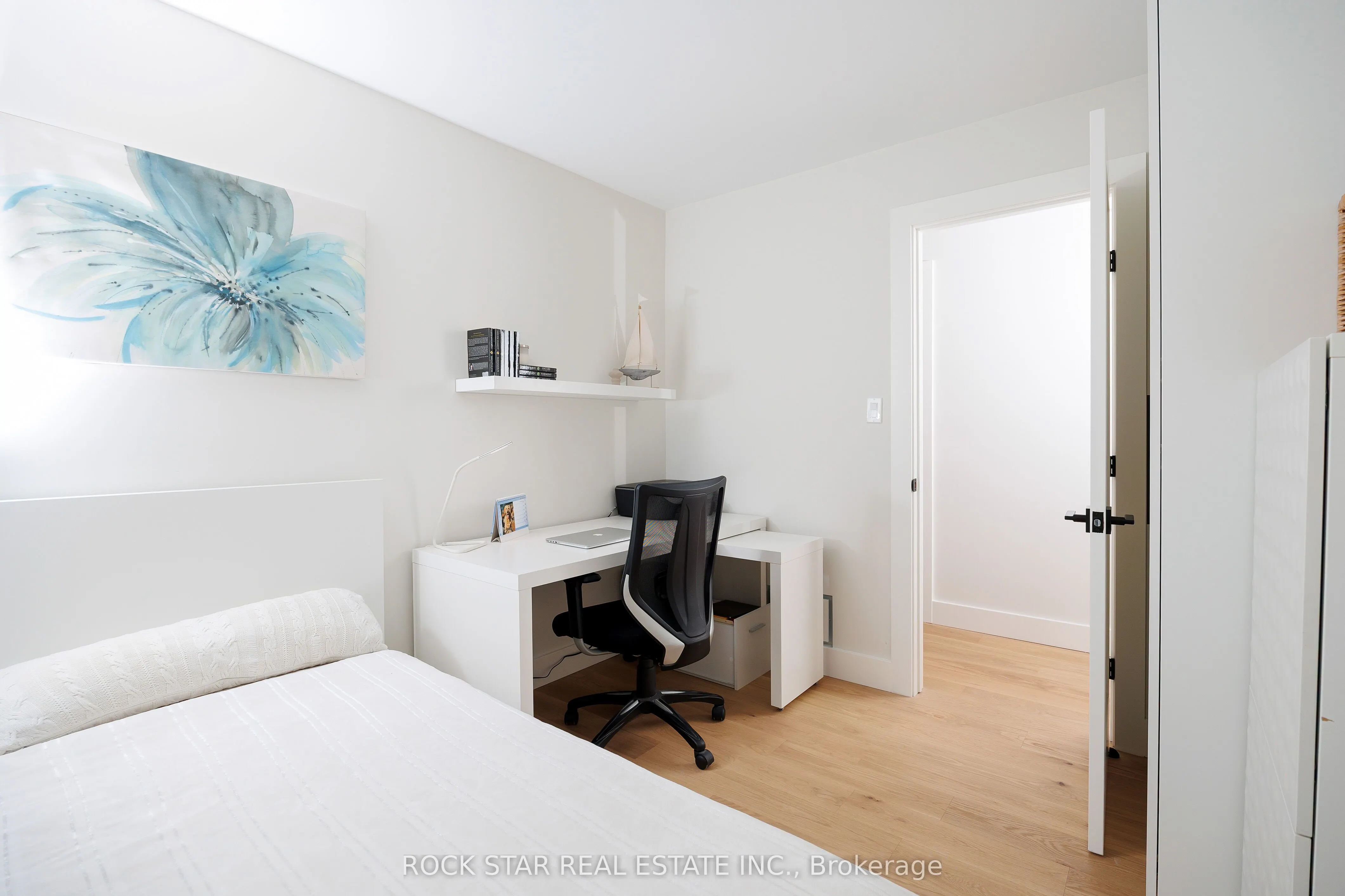 1113 GREENOAKS Drive