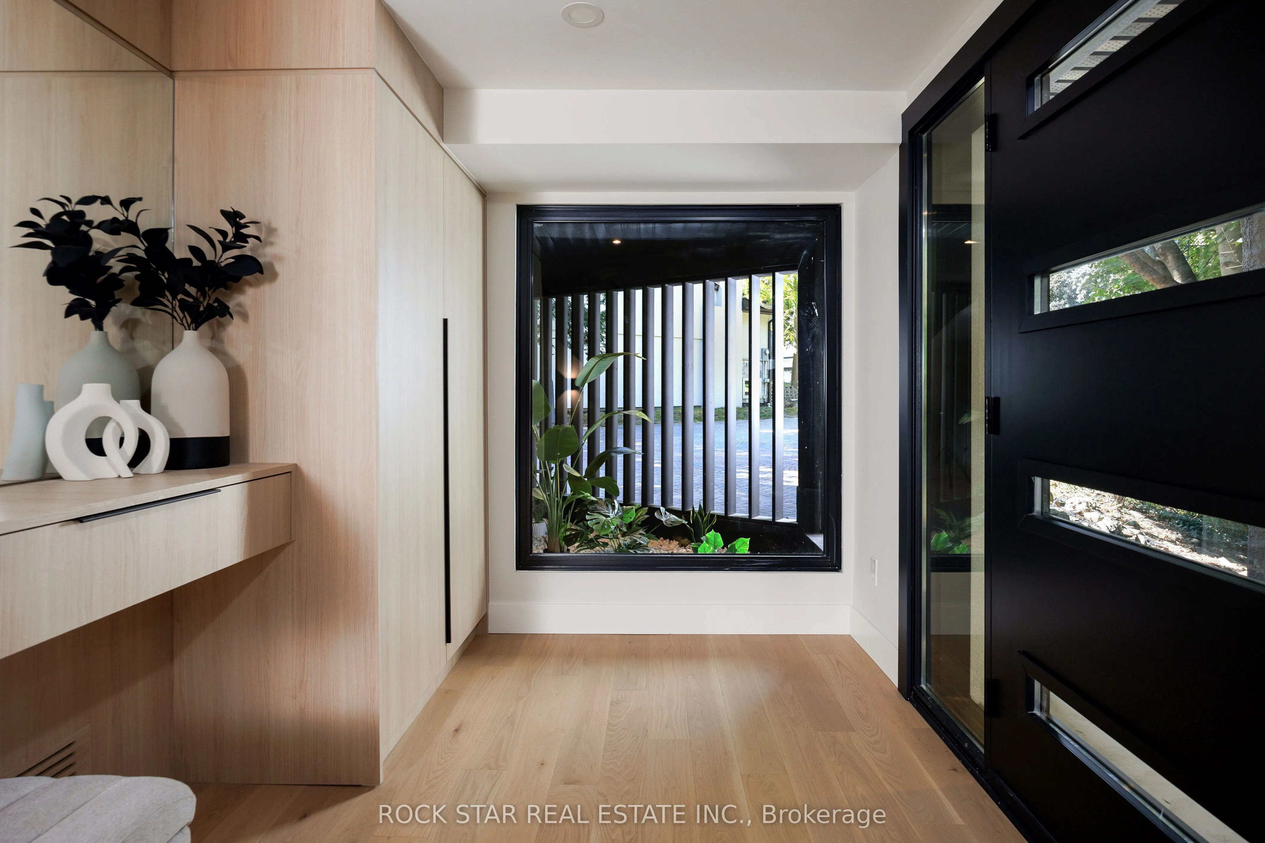 1113 GREENOAKS Drive