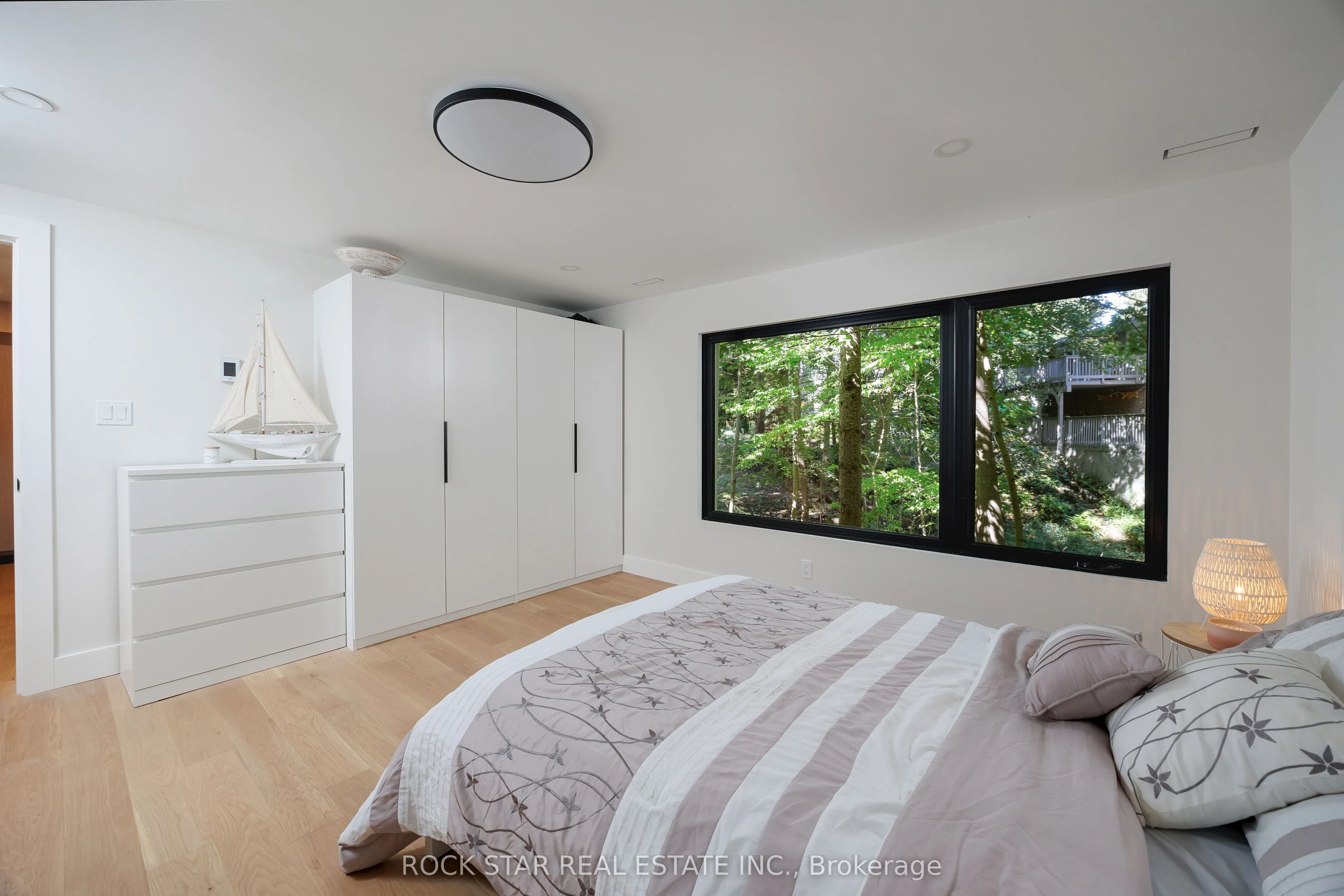 1113 GREENOAKS Drive