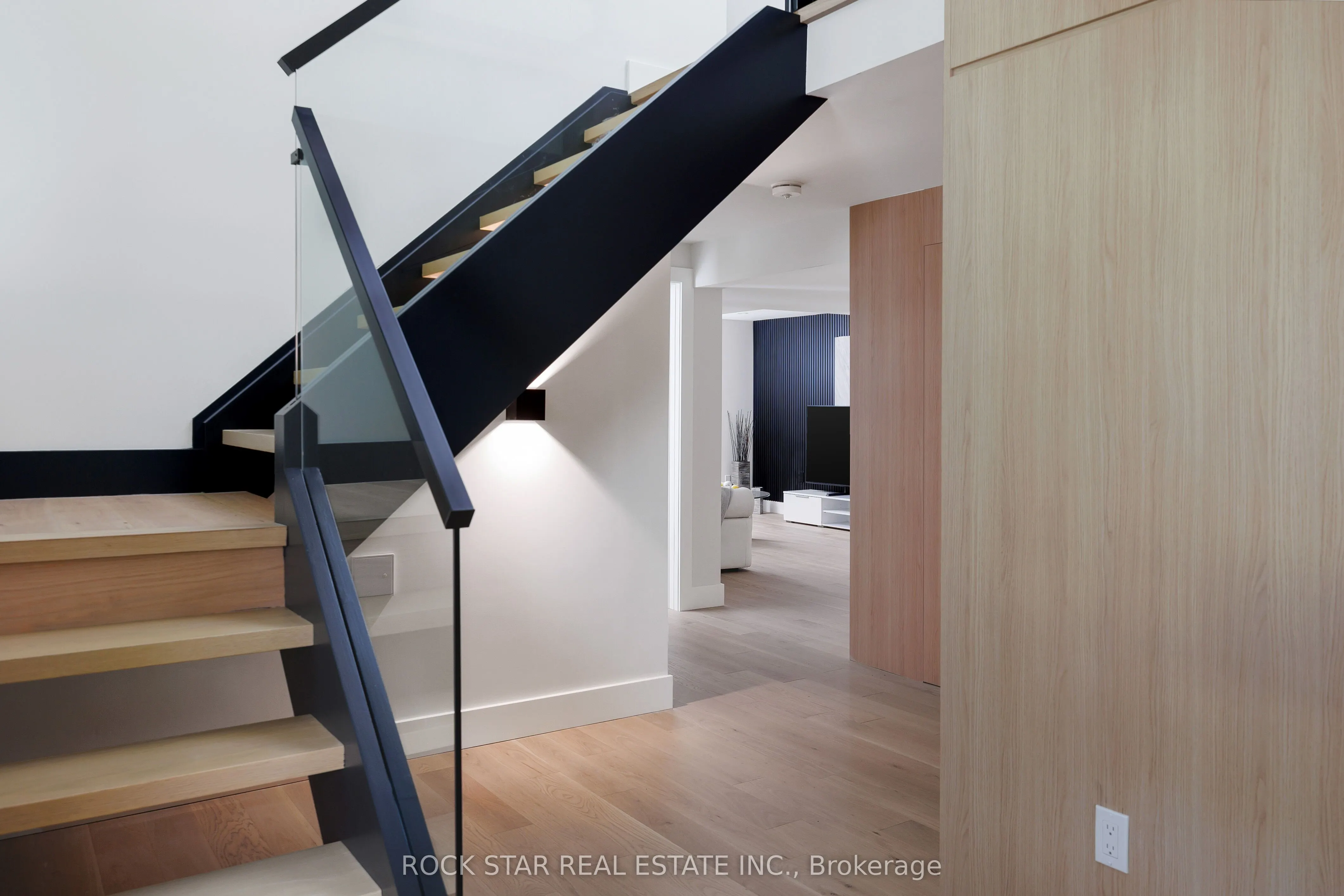 1113 GREENOAKS Drive