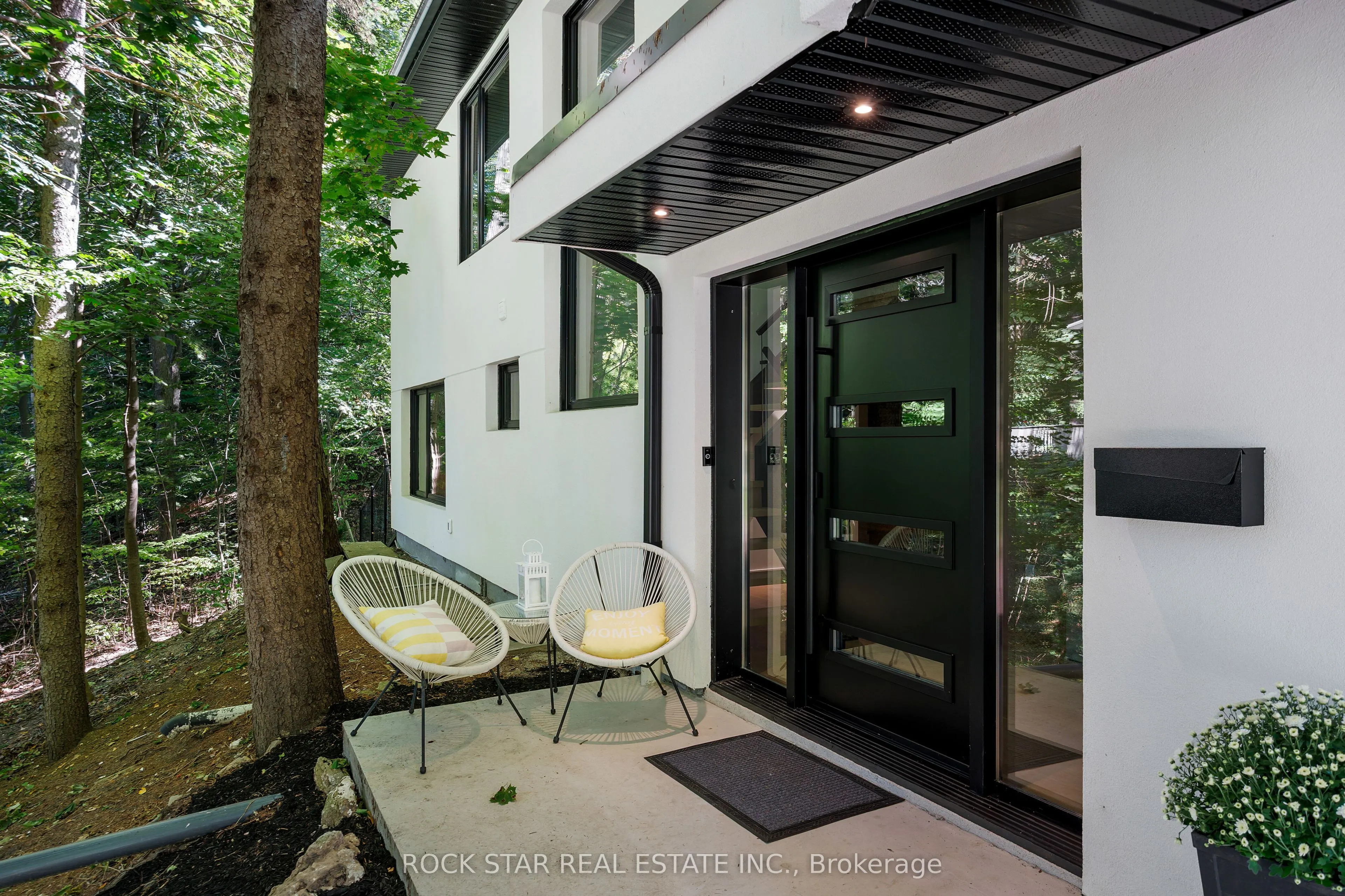 1113 GREENOAKS Drive