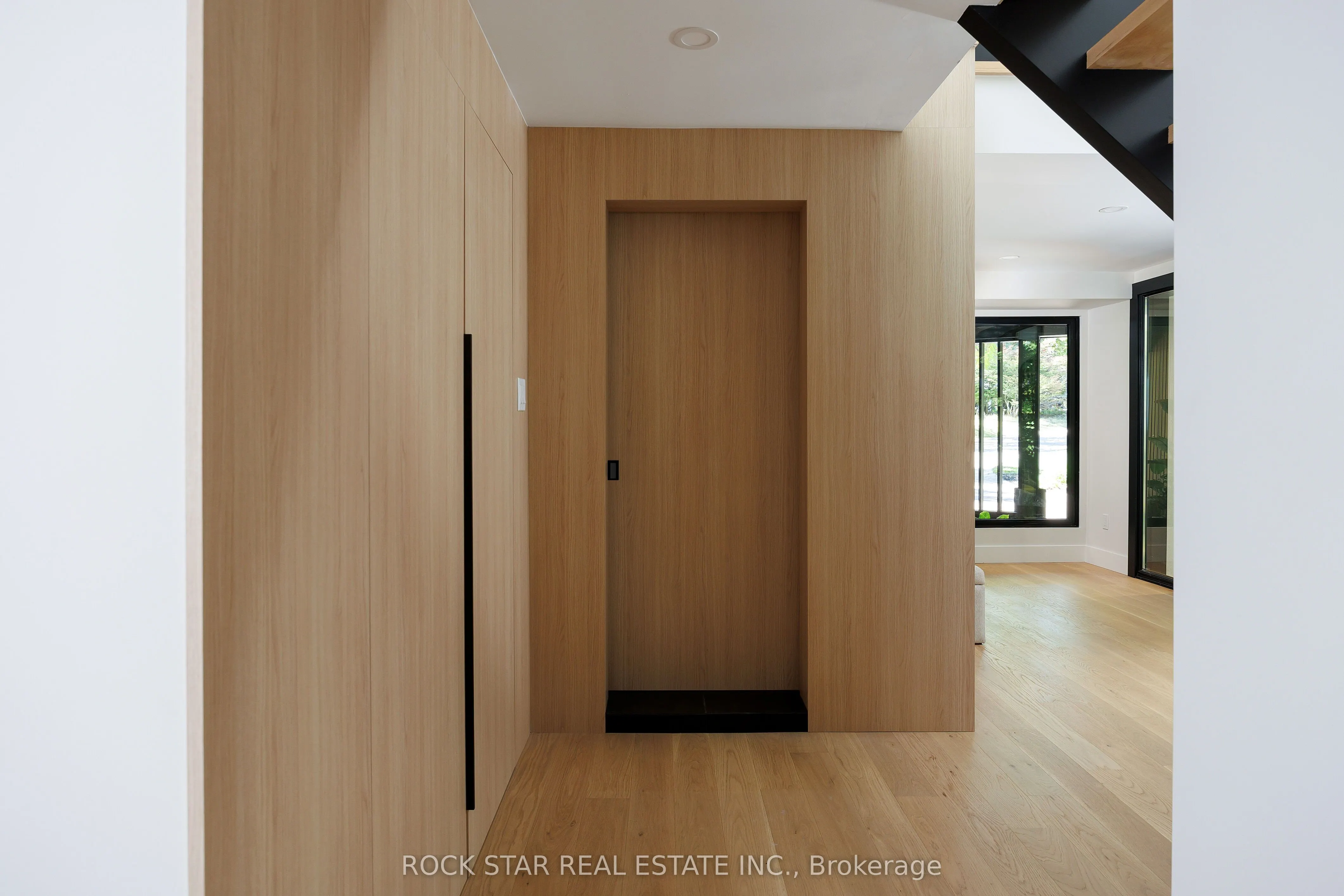 1113 GREENOAKS Drive