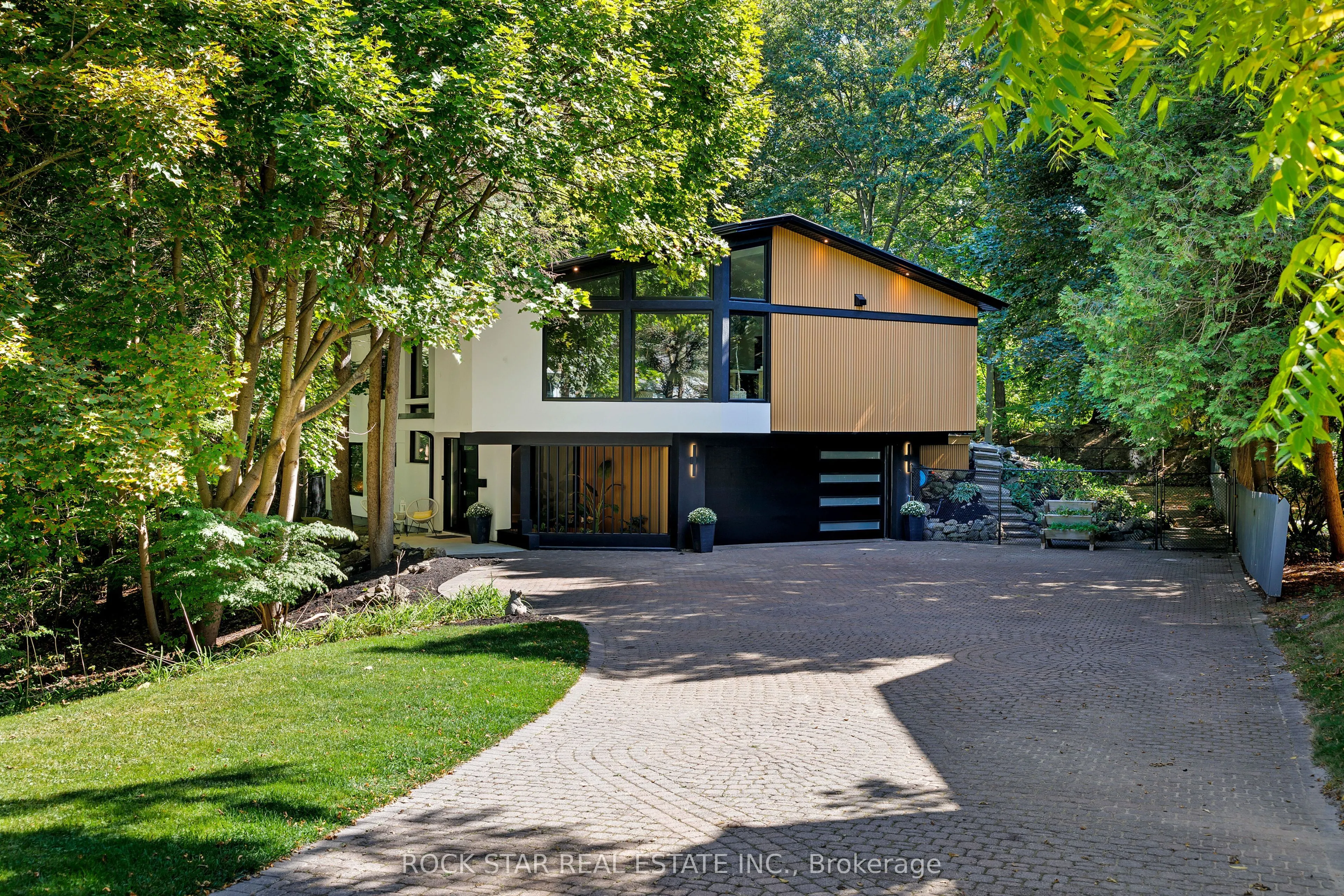 1113 GREENOAKS Drive