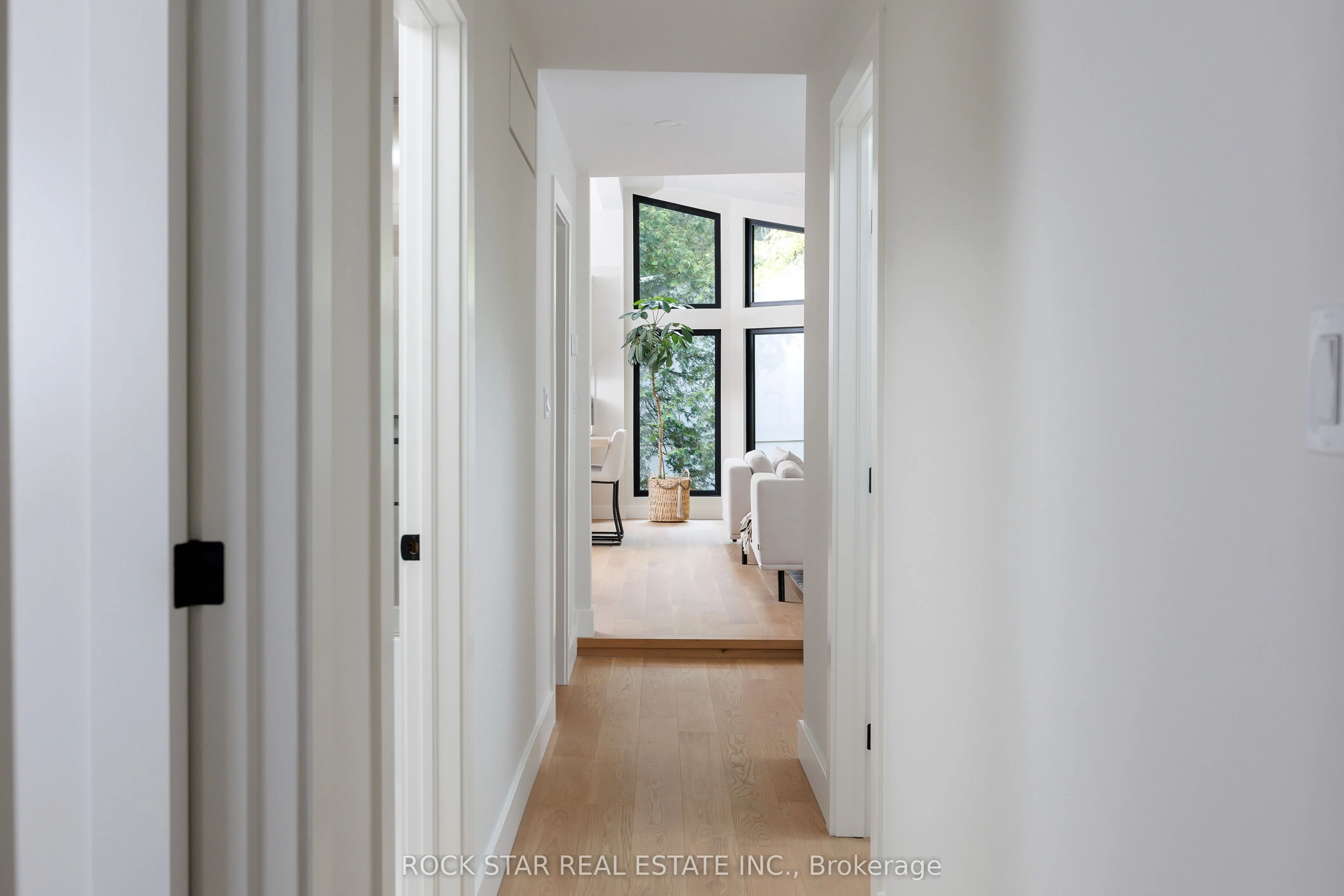 1113 GREENOAKS Drive