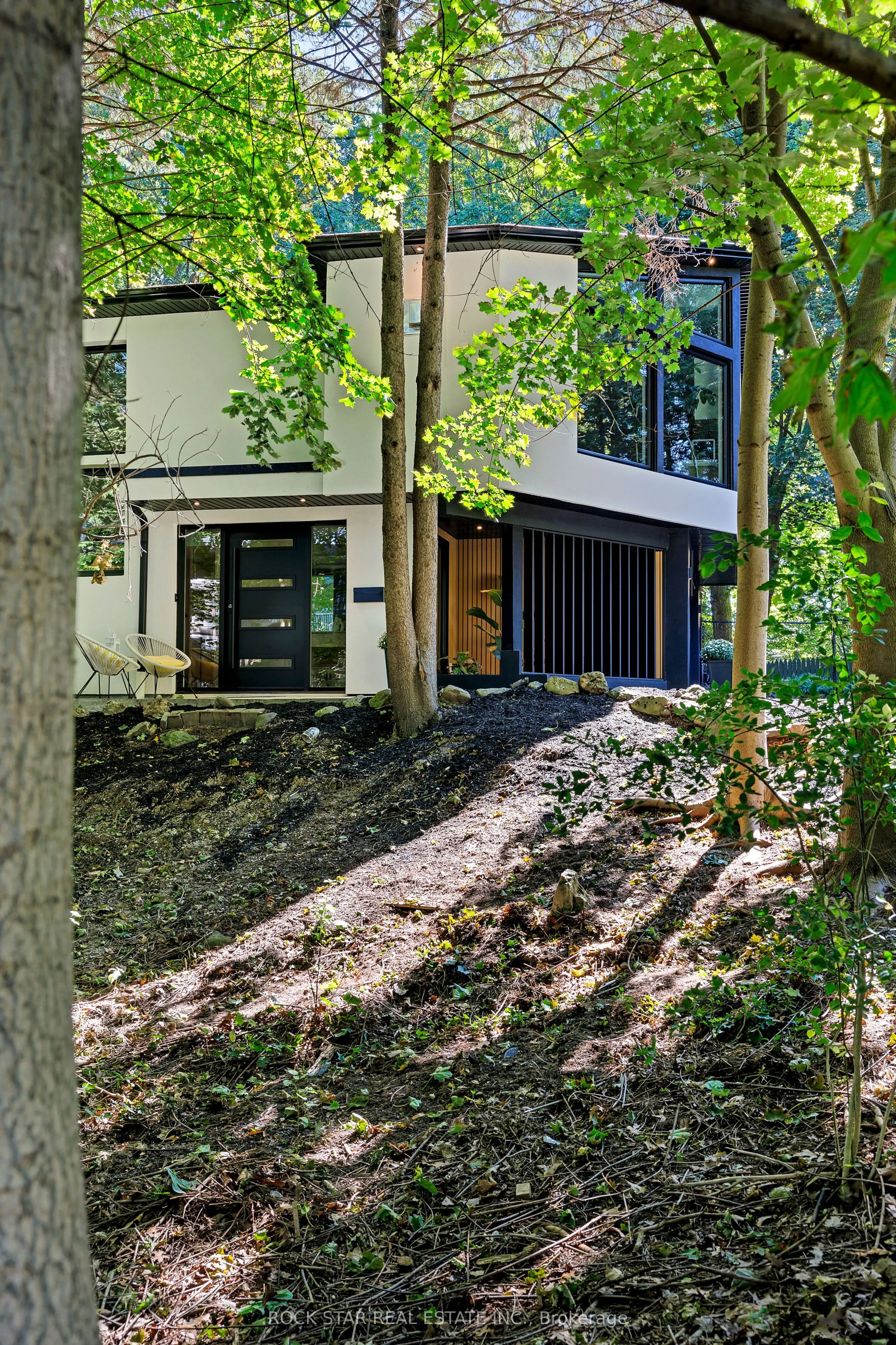 1113 GREENOAKS Drive