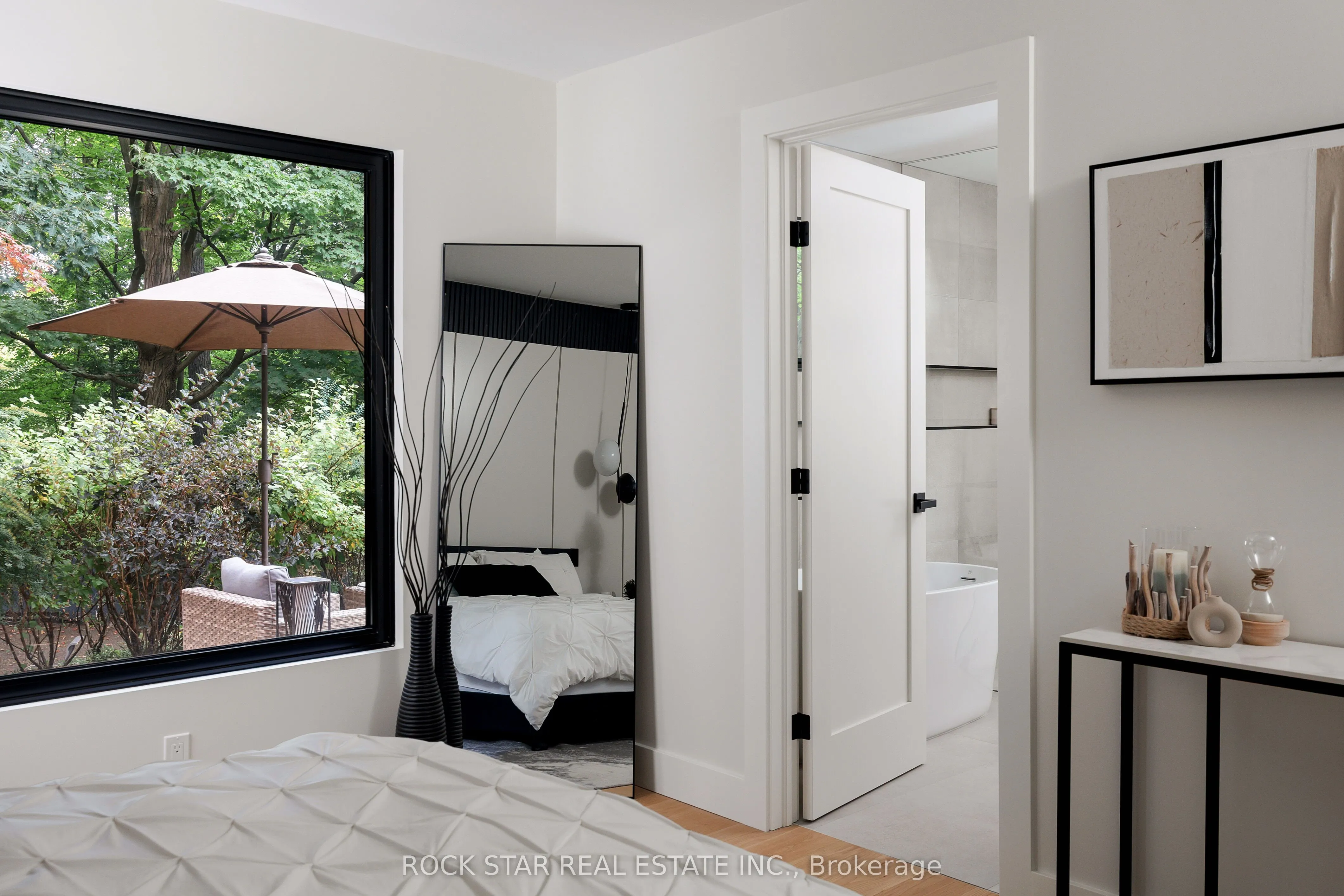 1113 GREENOAKS Drive