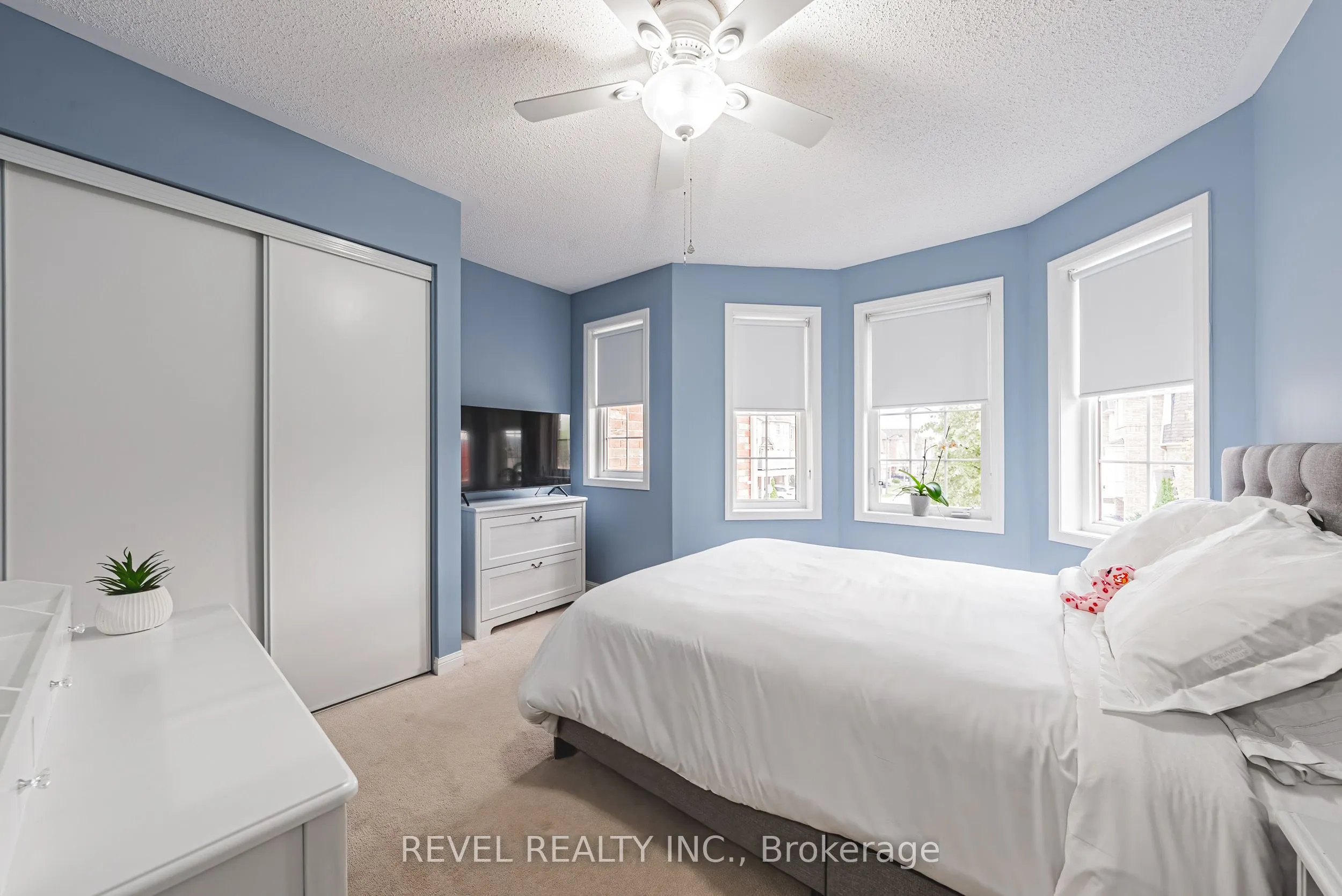 715 Ambroise Crescent