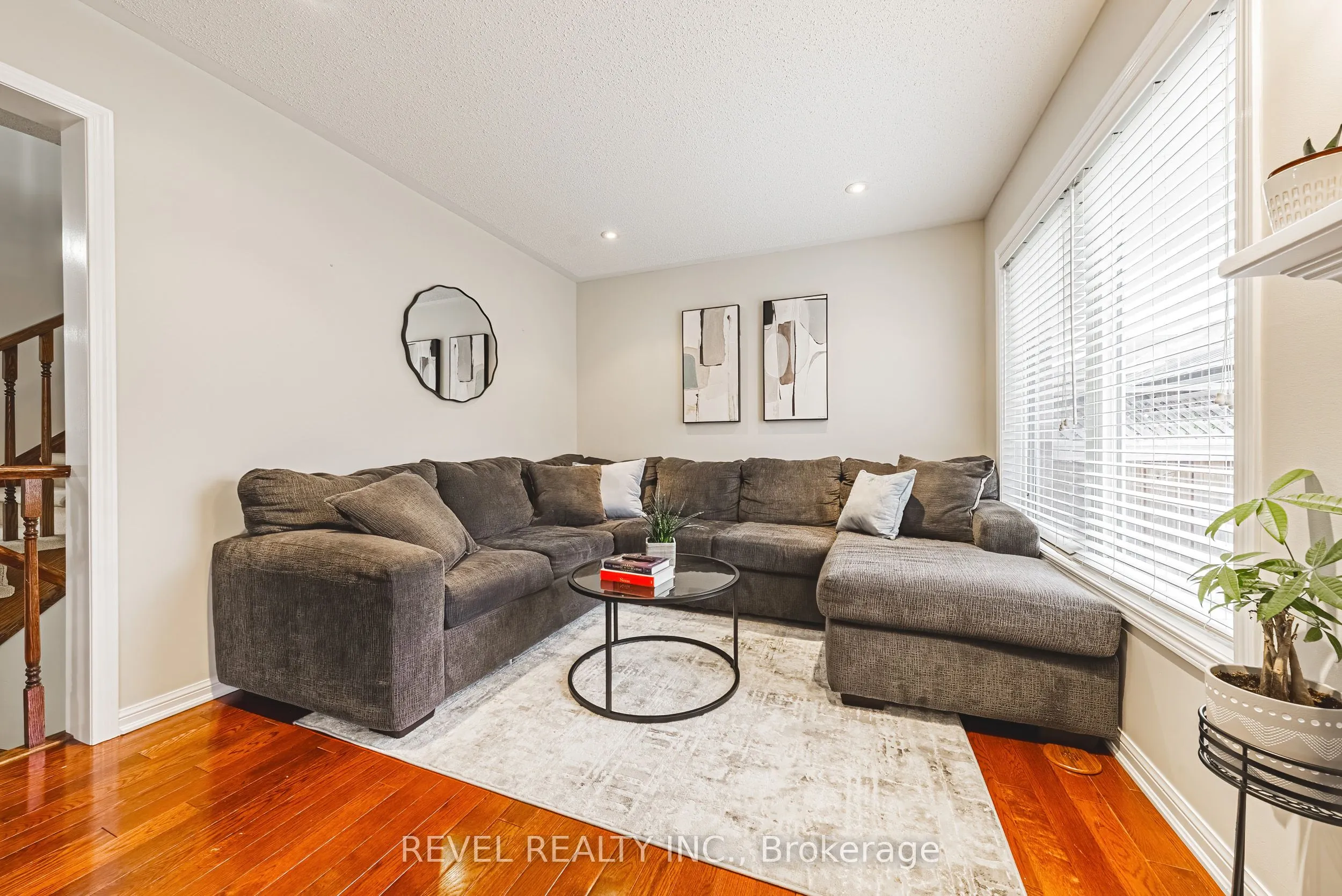 715 Ambroise Crescent