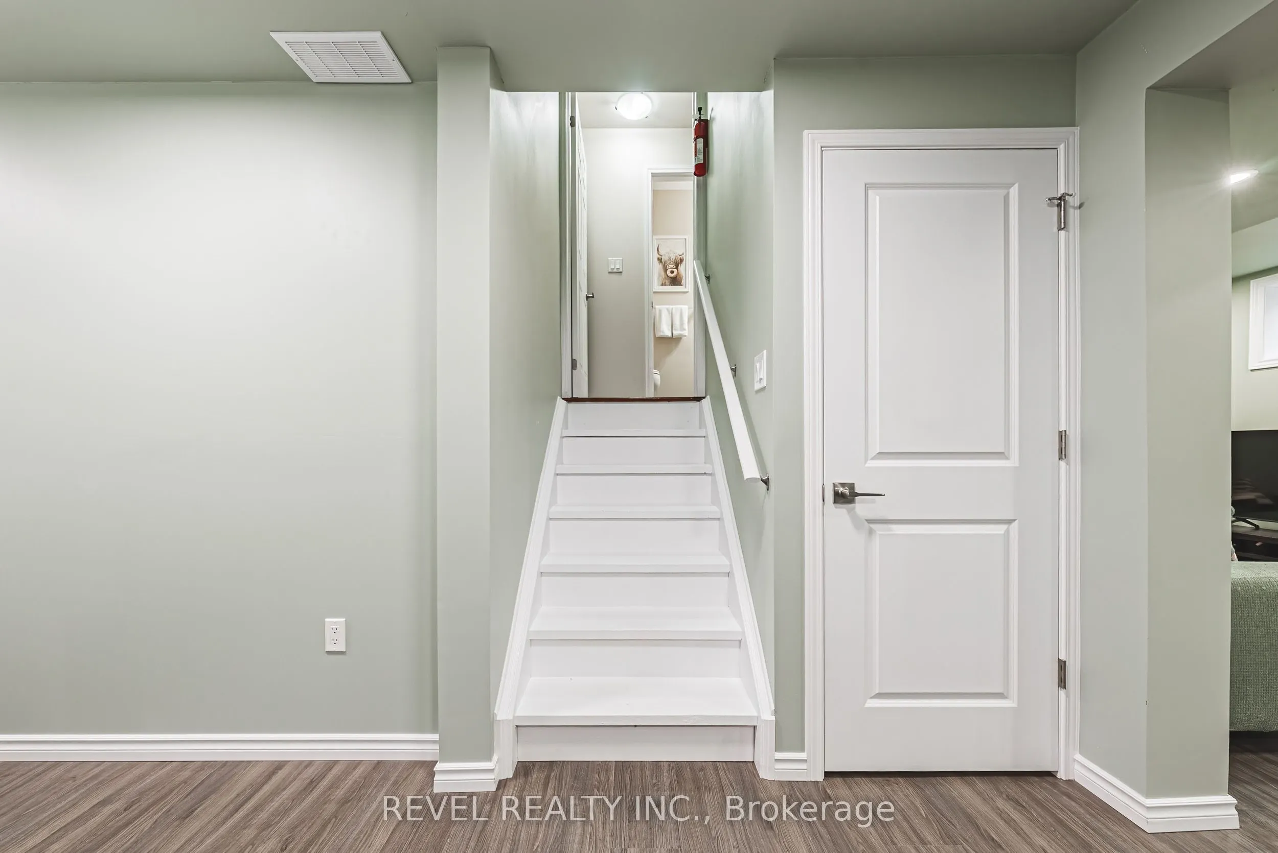 715 Ambroise Crescent