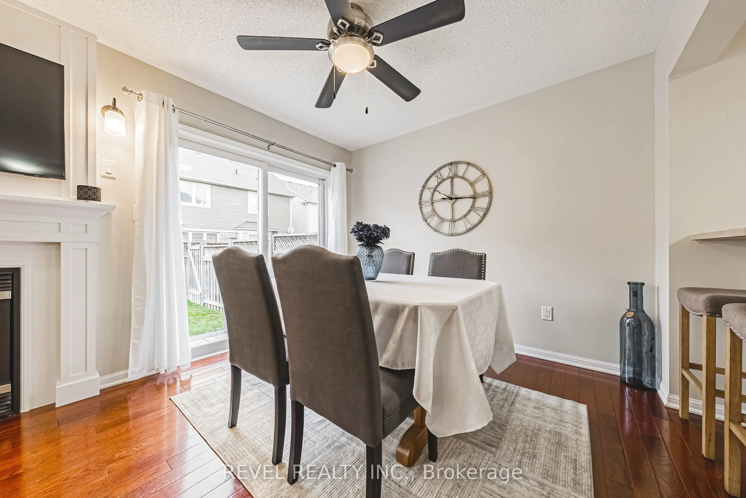 715 Ambroise Crescent