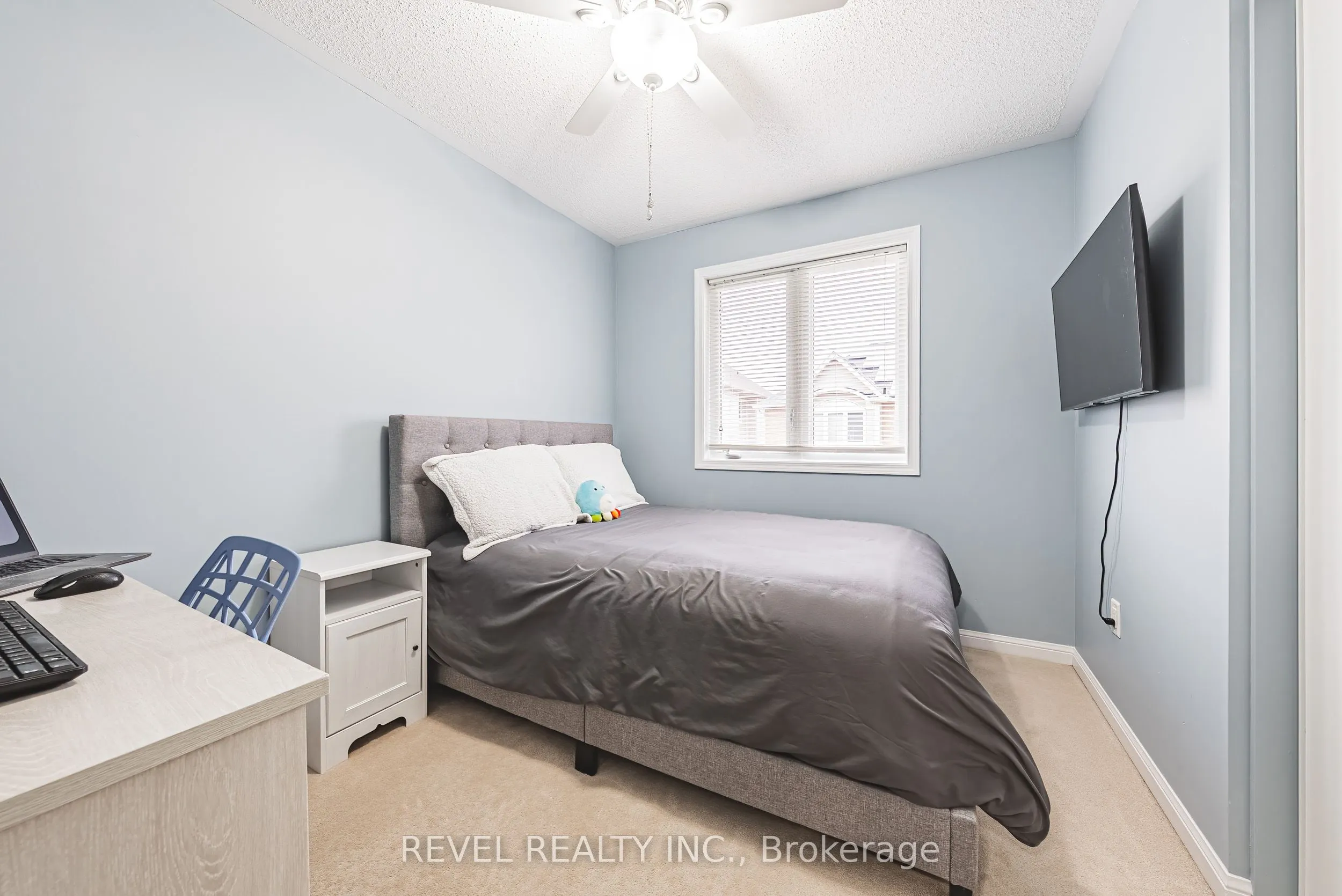 715 Ambroise Crescent