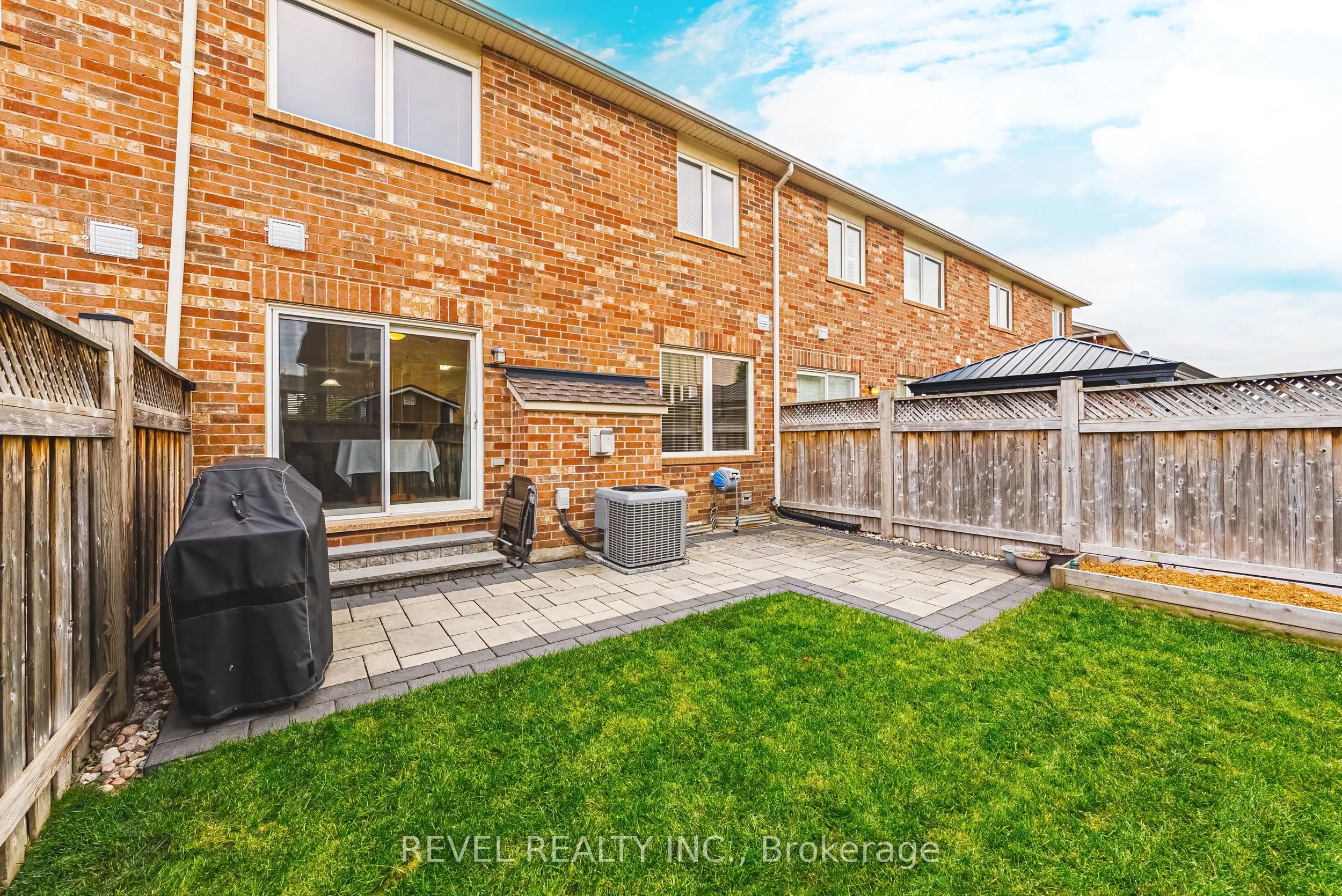 715 Ambroise Crescent