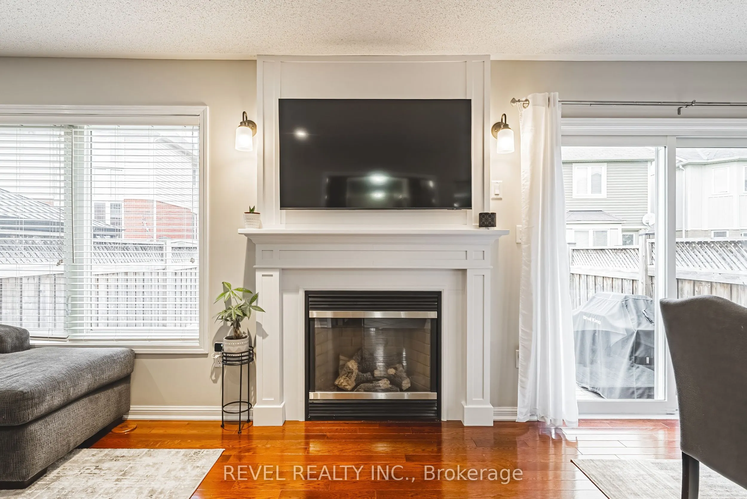 715 Ambroise Crescent