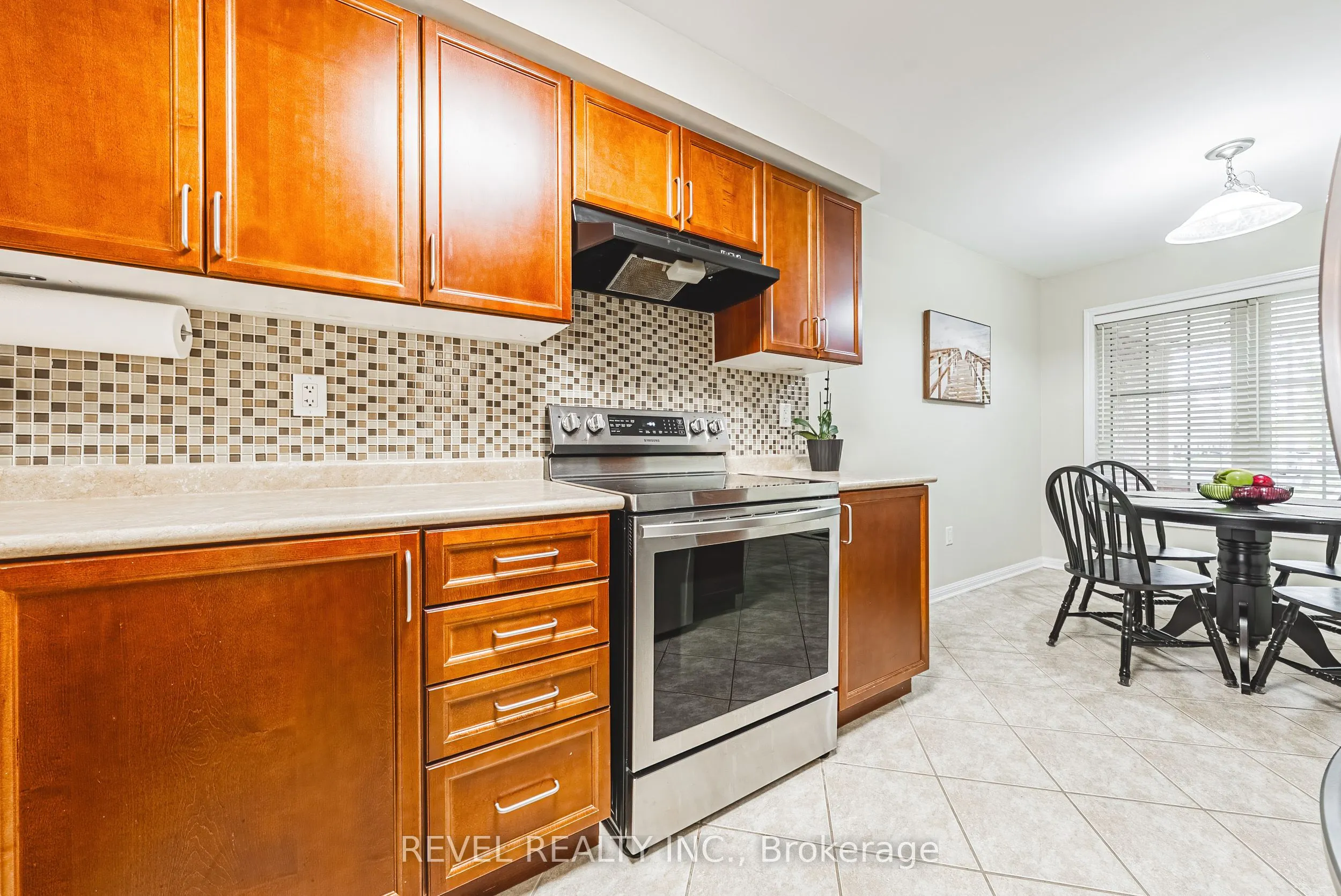 715 Ambroise Crescent