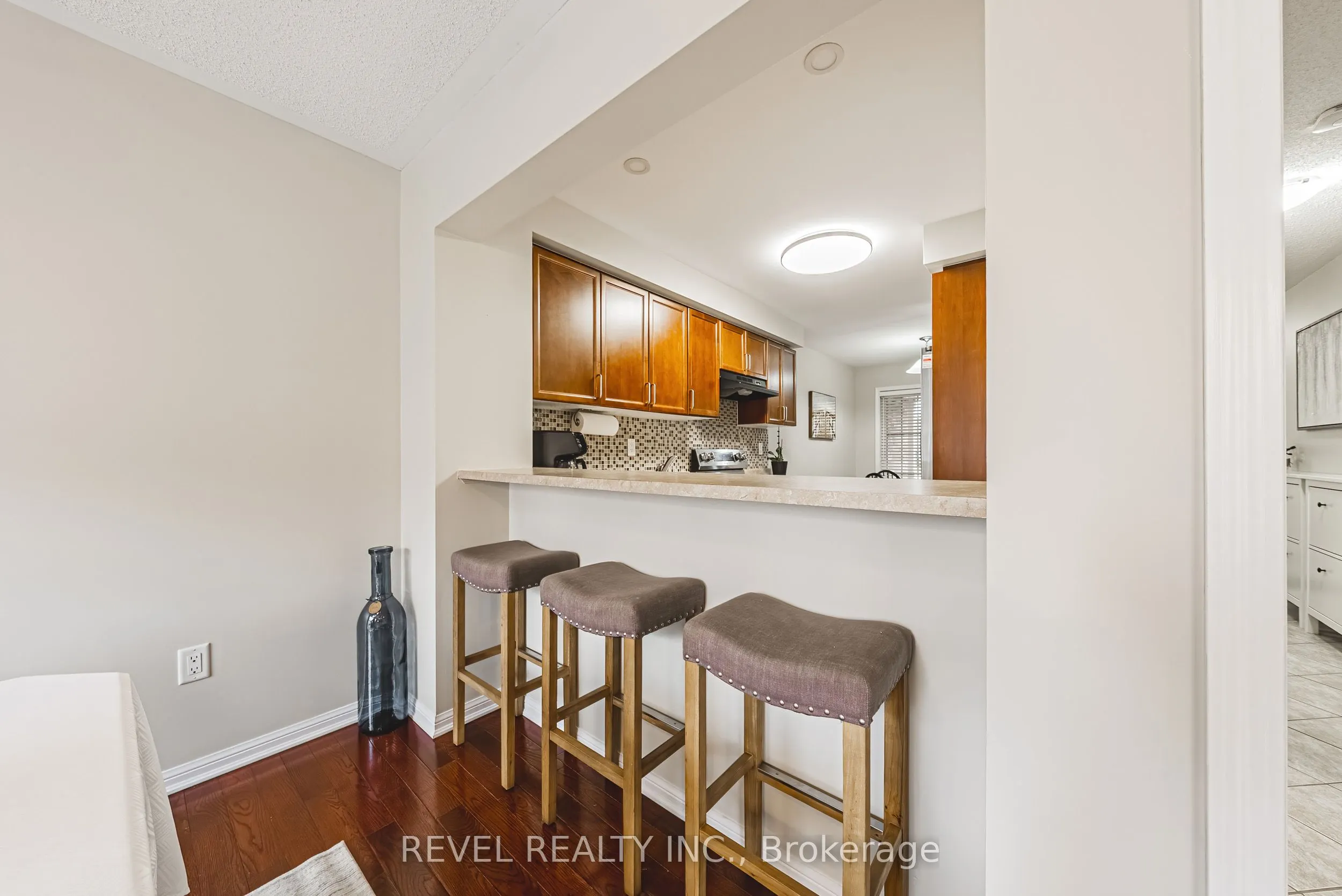 715 Ambroise Crescent