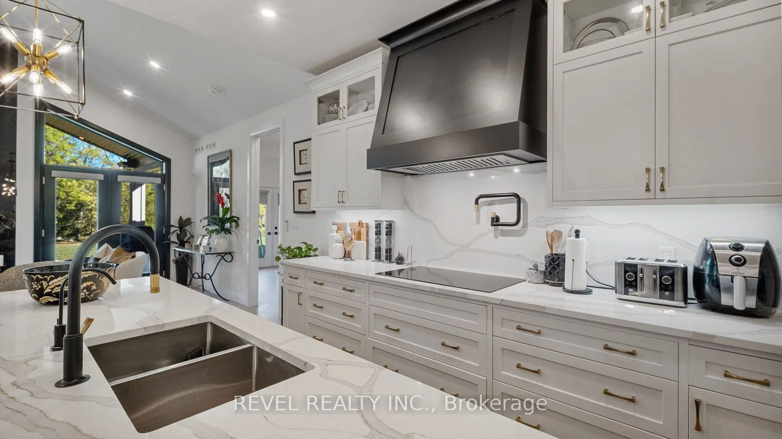 242 Mount Pleasant Street, #17