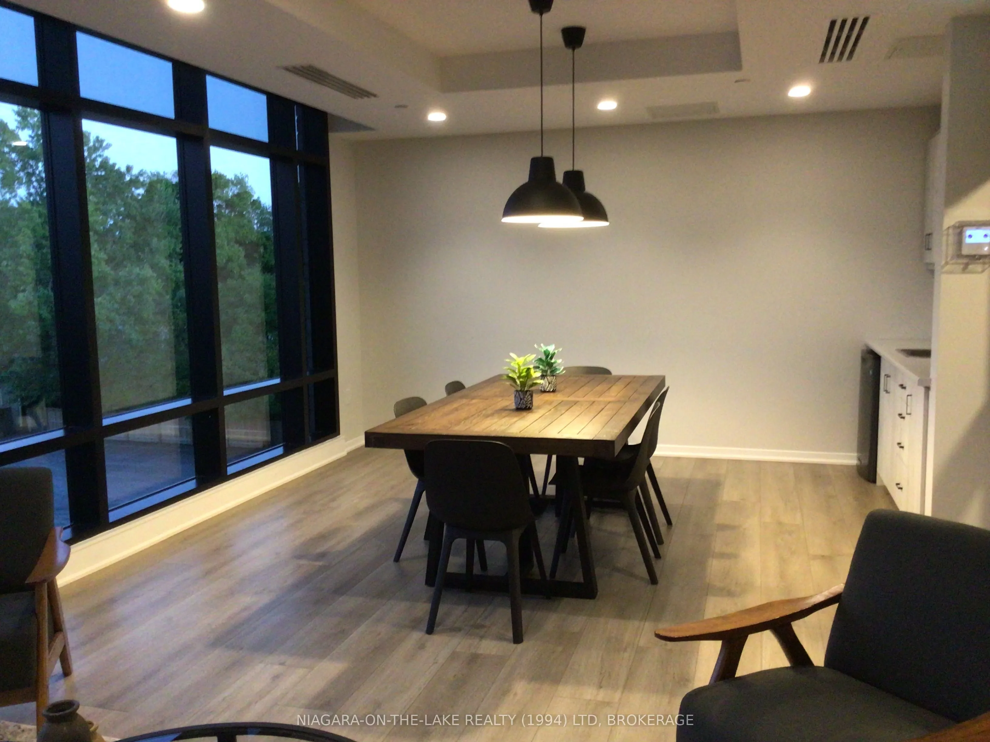 3998 Victoria Avenue, #206