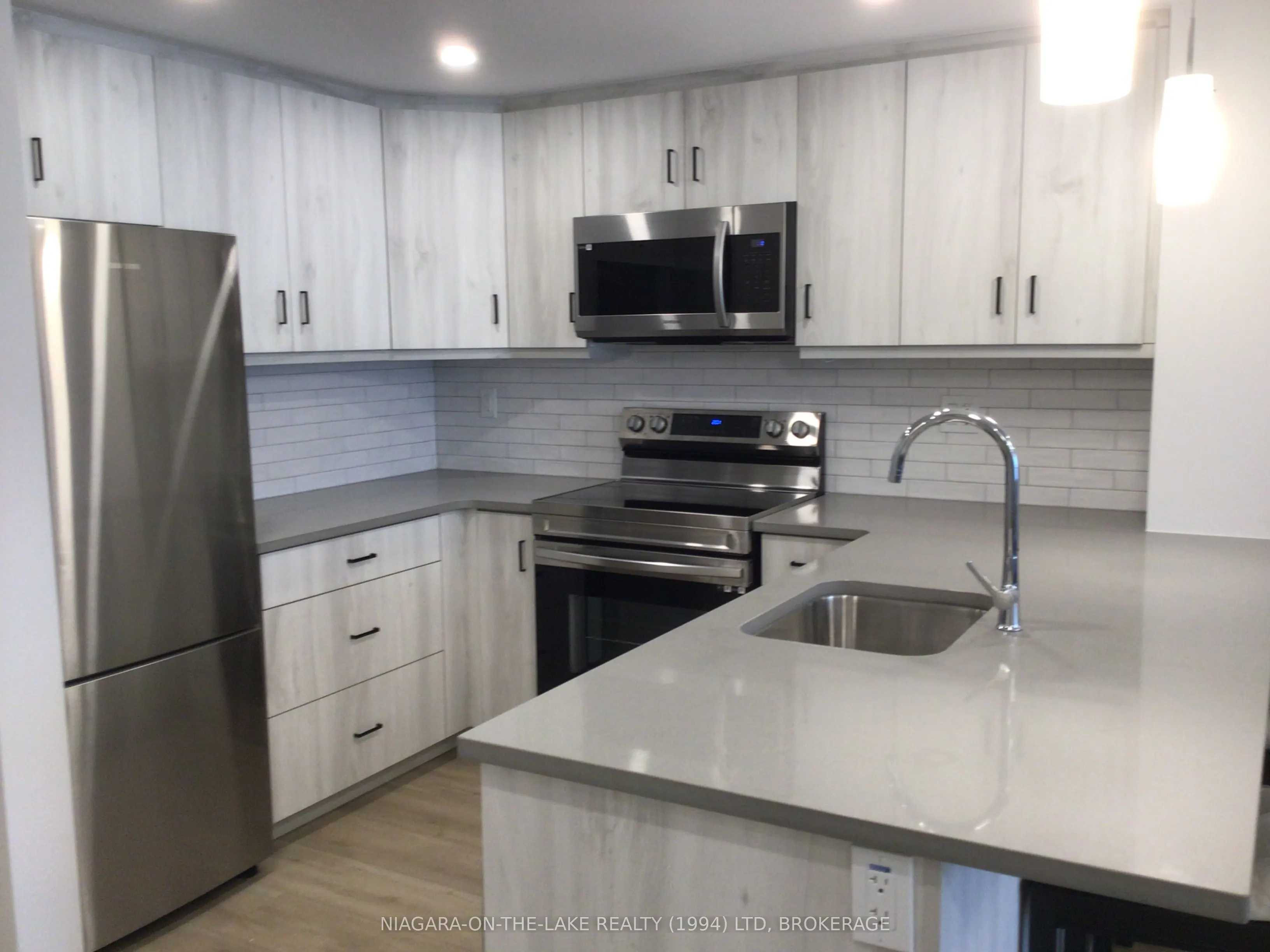 3998 Victoria Avenue, #206