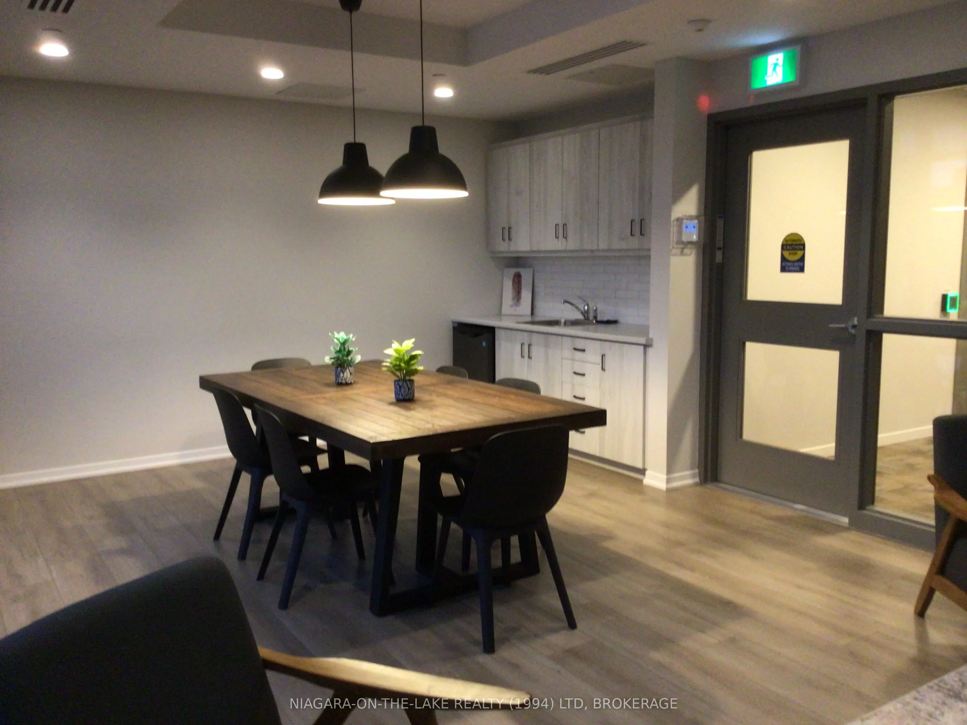 3998 Victoria Avenue, #206