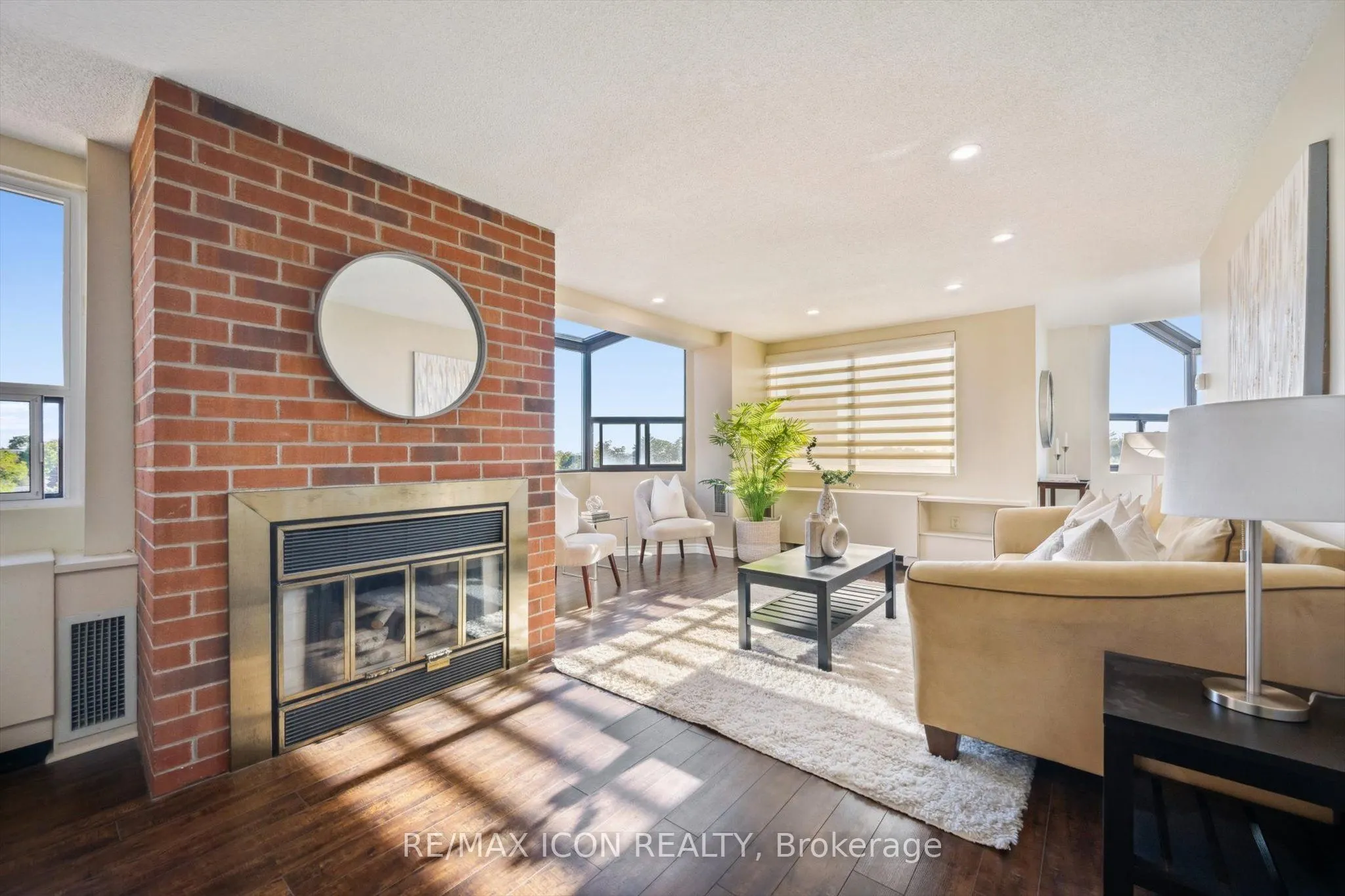 20 Ellen Street E, #610