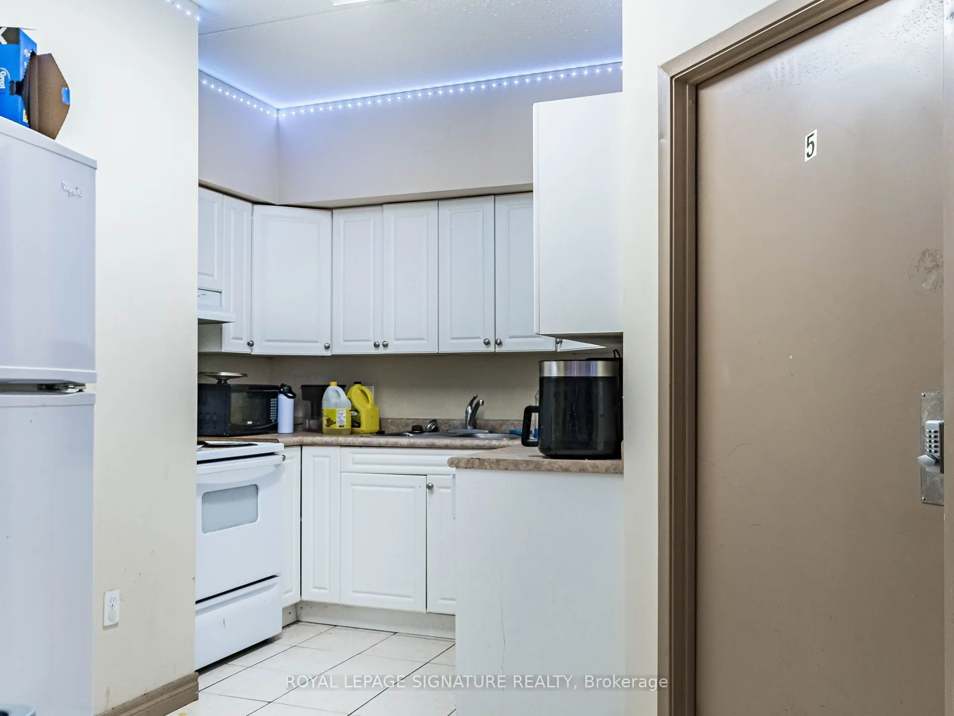 251 Lester Street, #203