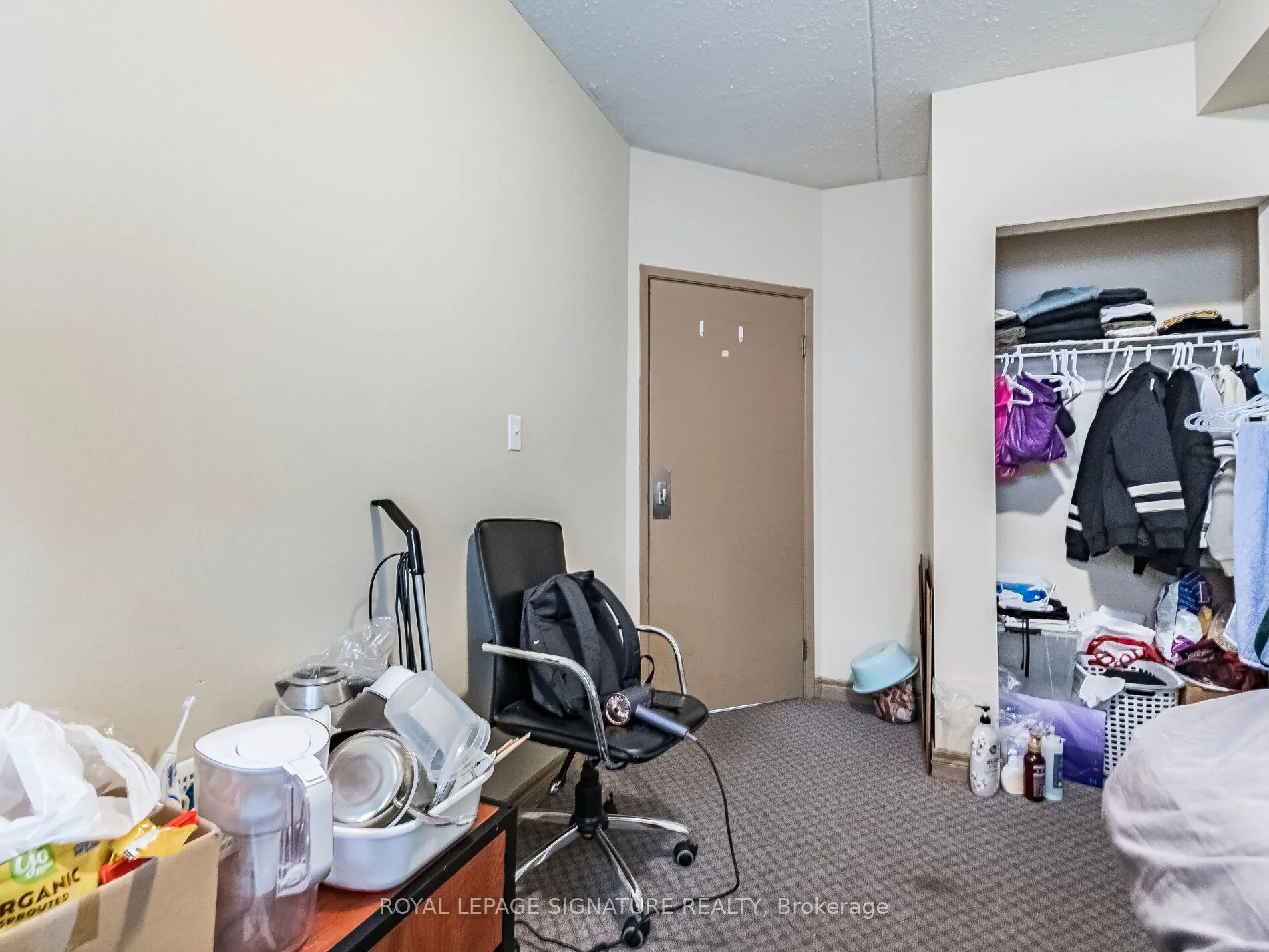 251 Lester Street, #203