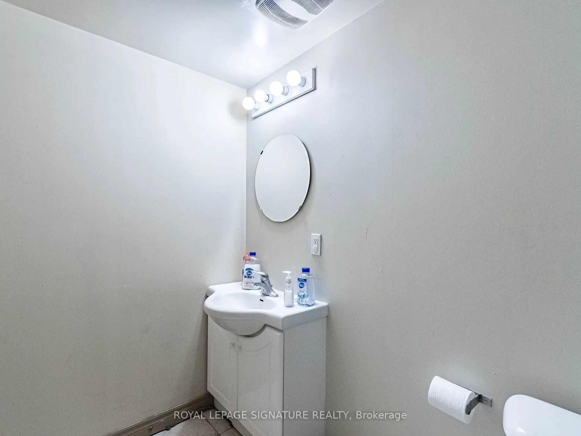 251 Lester Street, #203