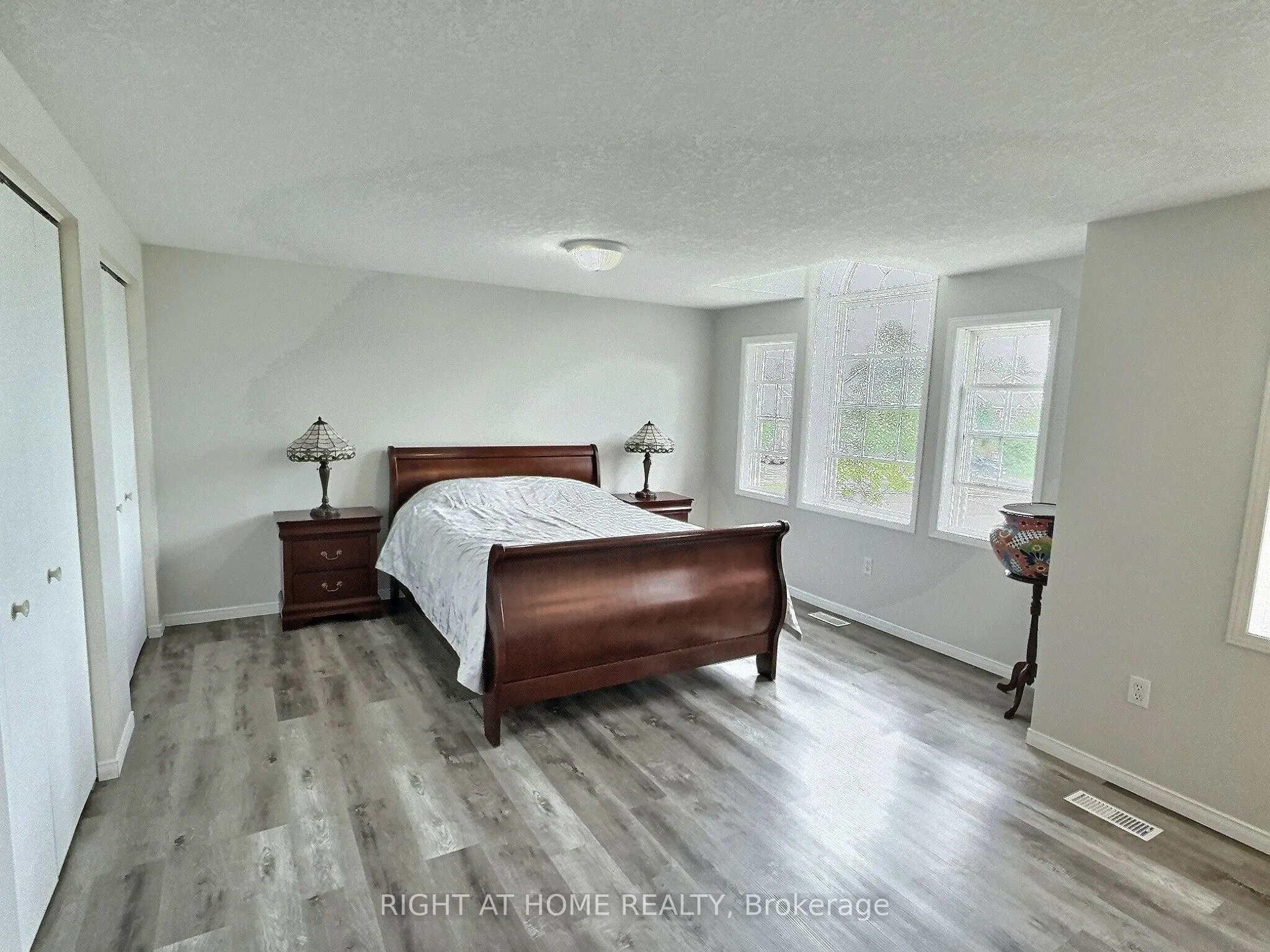 385 Havendale Crescent