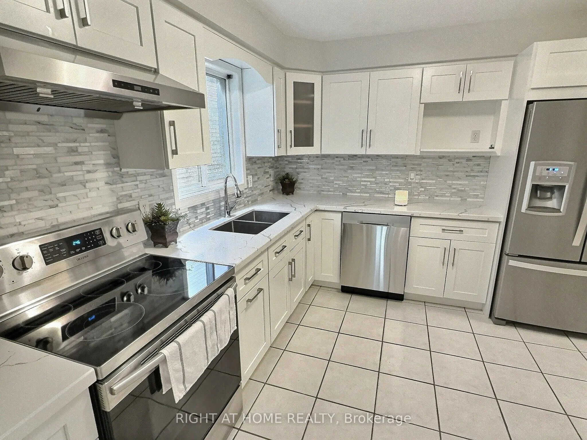 385 Havendale Crescent