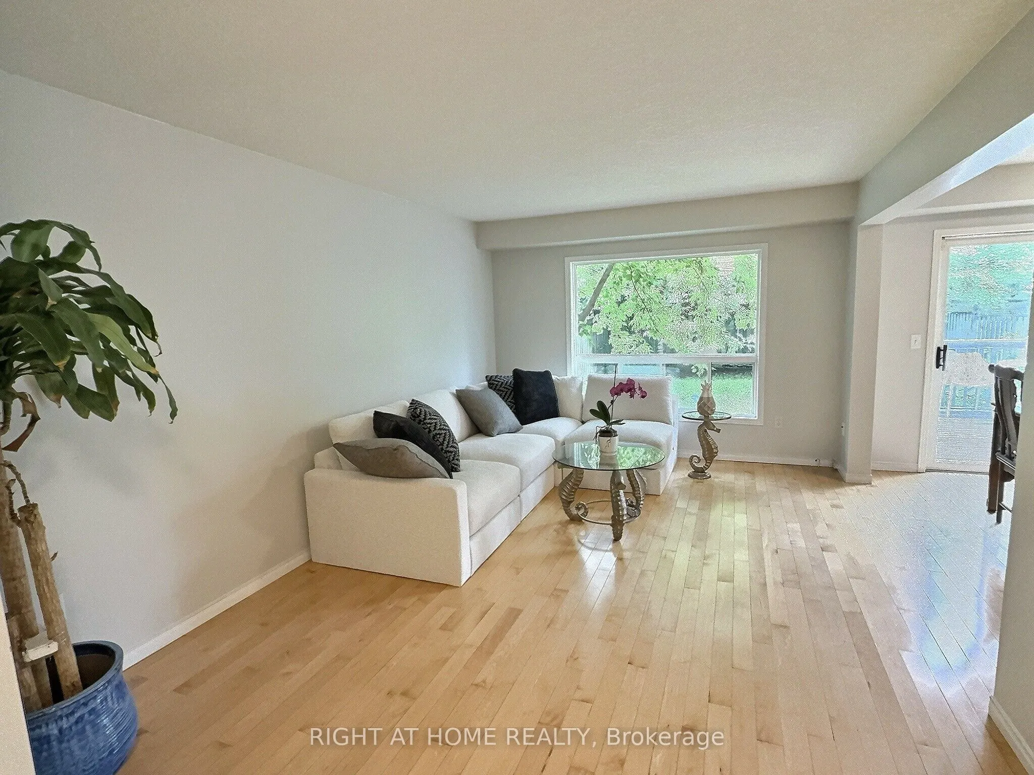 385 Havendale Crescent