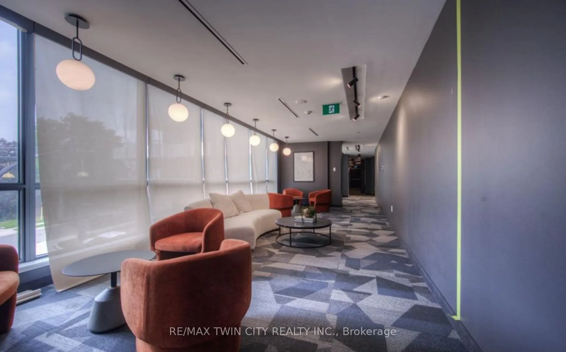 15 Wellington Street S, #904