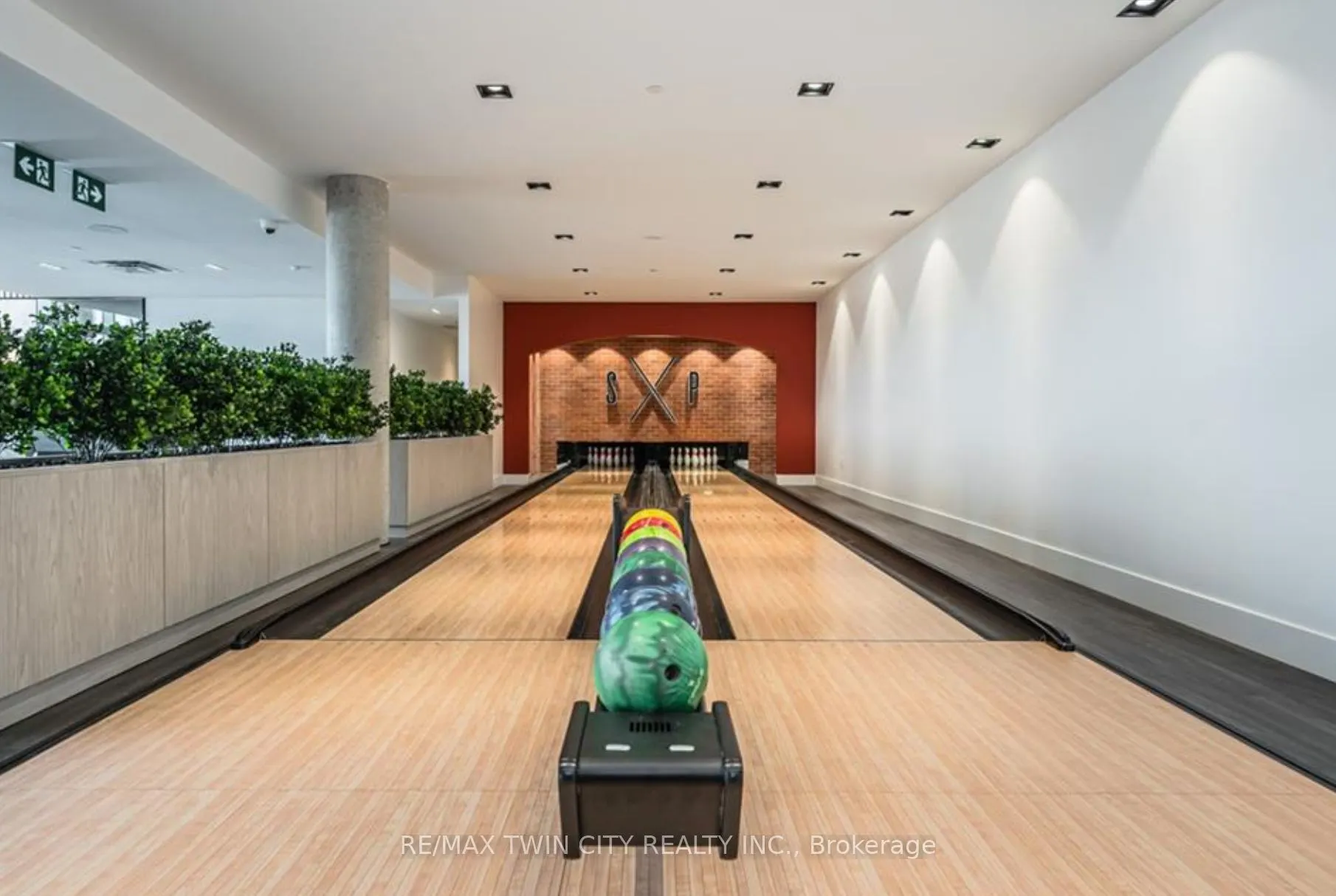 15 Wellington Street S, #904