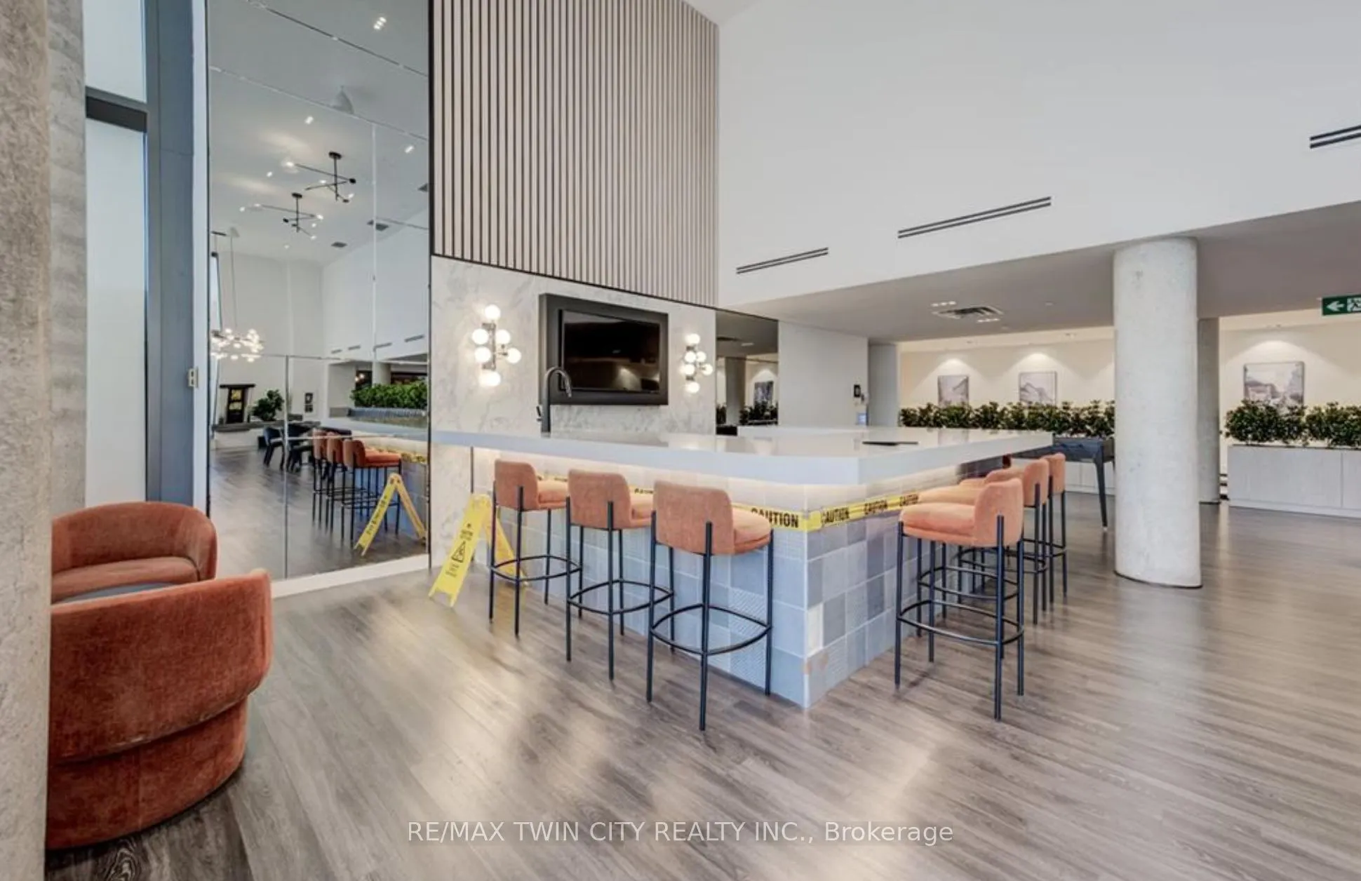 15 Wellington Street S, #904