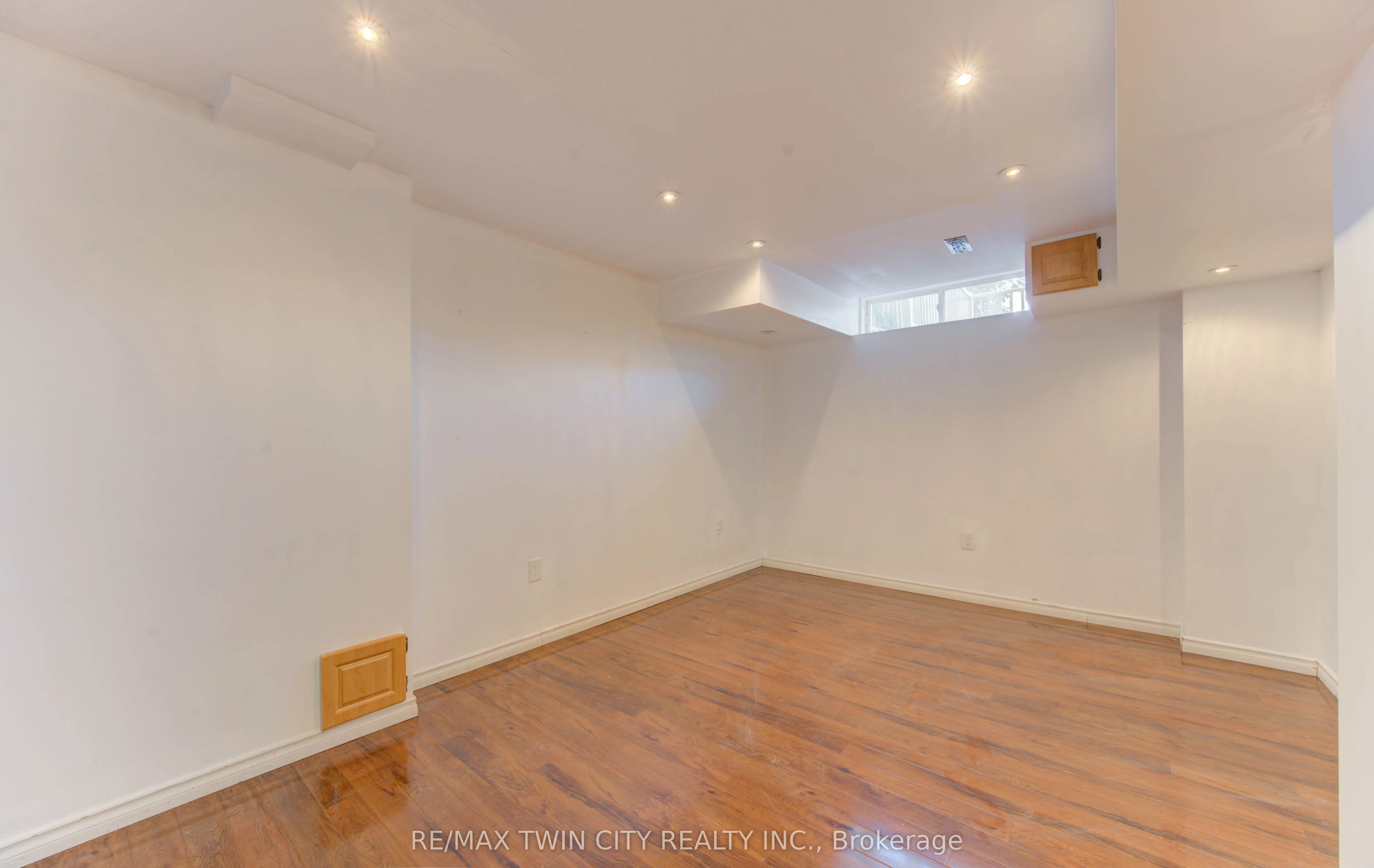 82 Trowbridge Street