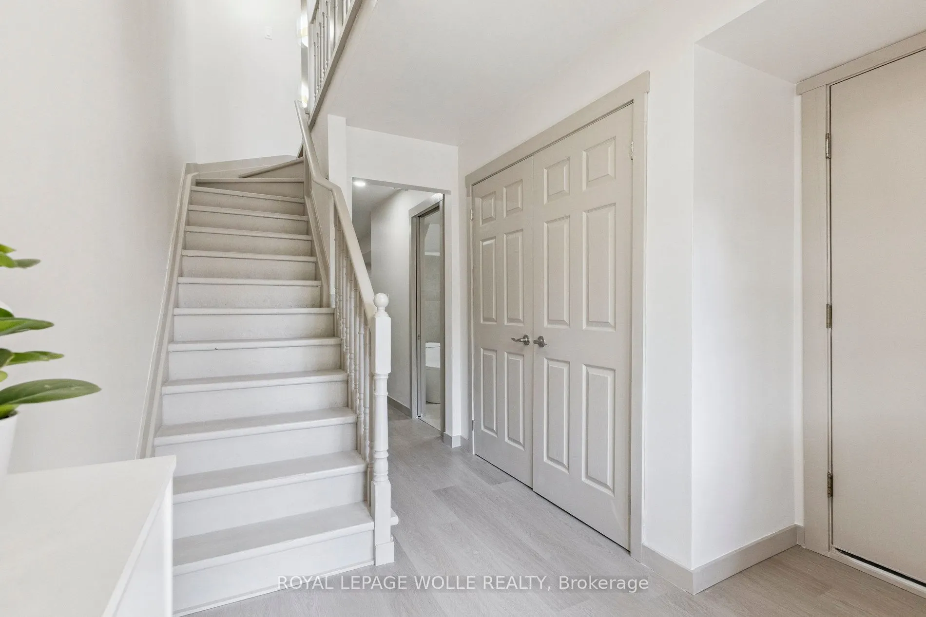 89 Woolwich Street, #27