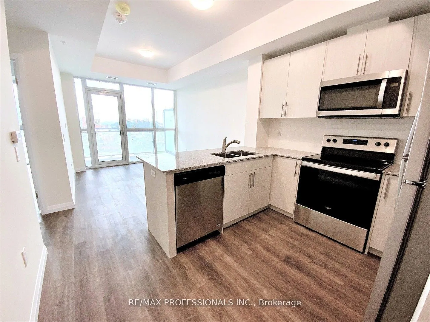 60 Charles Street W, #903