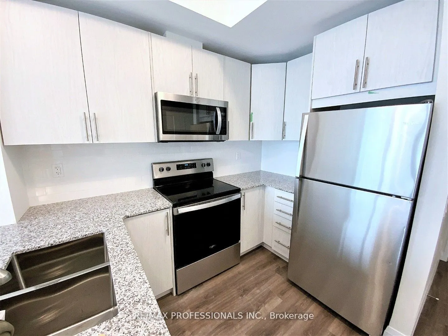 60 Charles Street W, #903