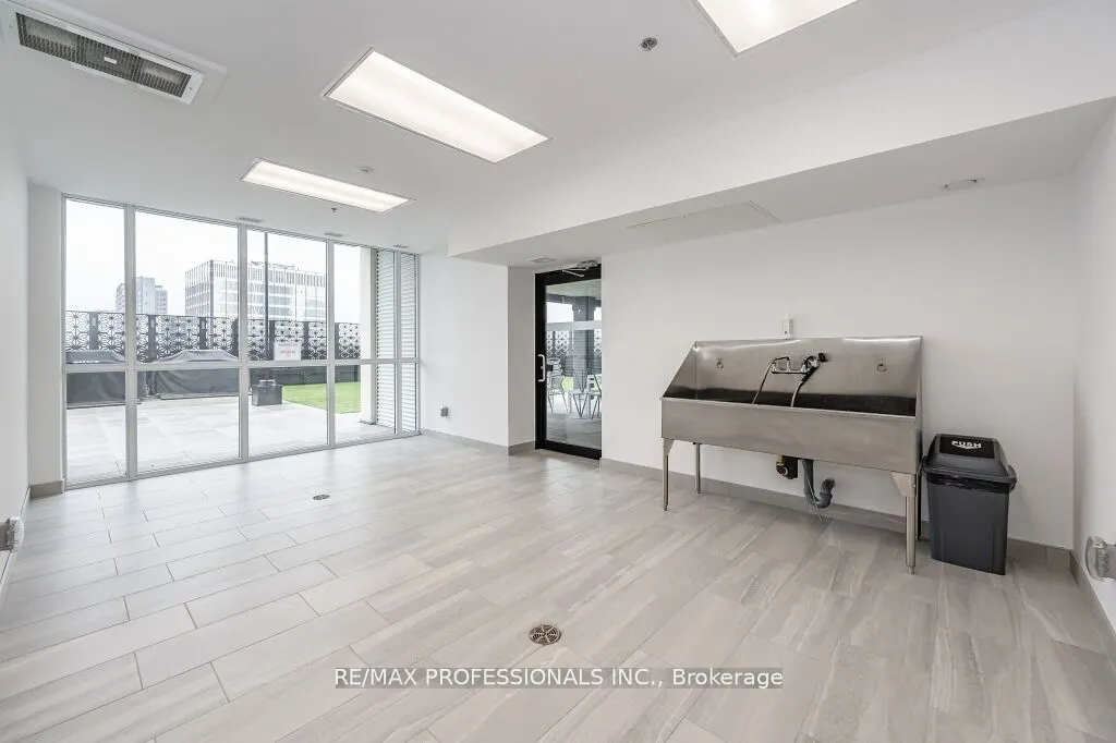 60 Charles Street W, #903