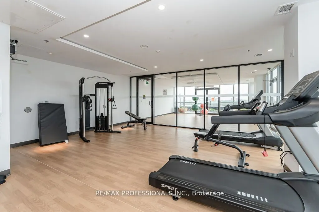 60 Charles Street W, #903