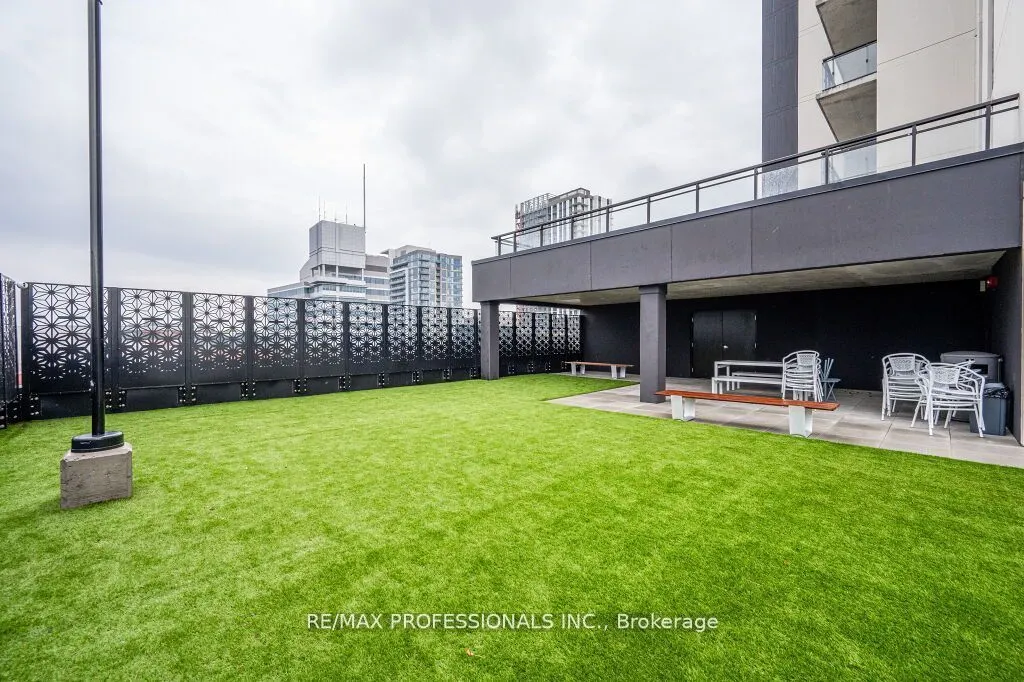 60 Charles Street W, #903