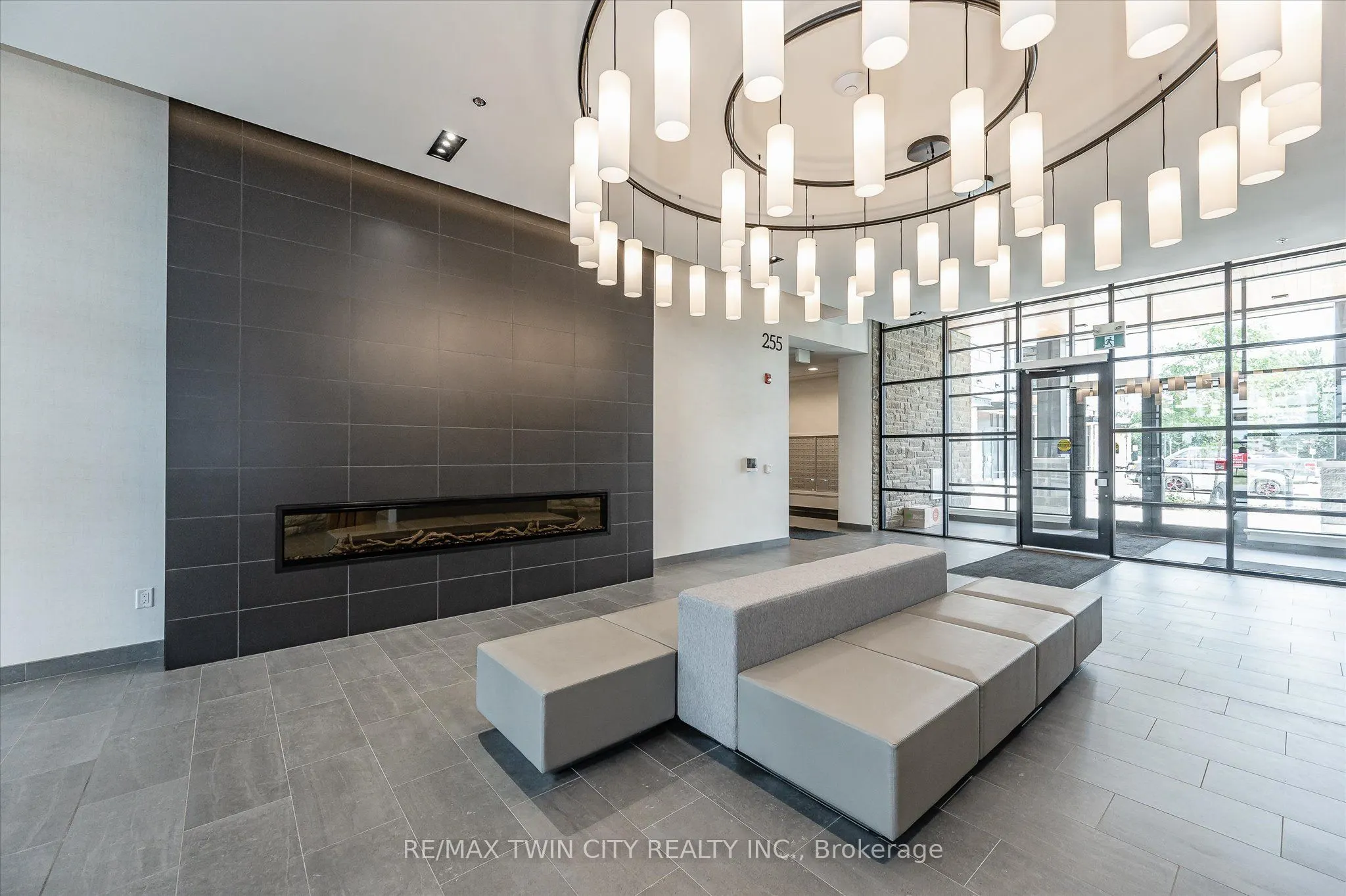 251 NORTHFIELD Drive E, #609