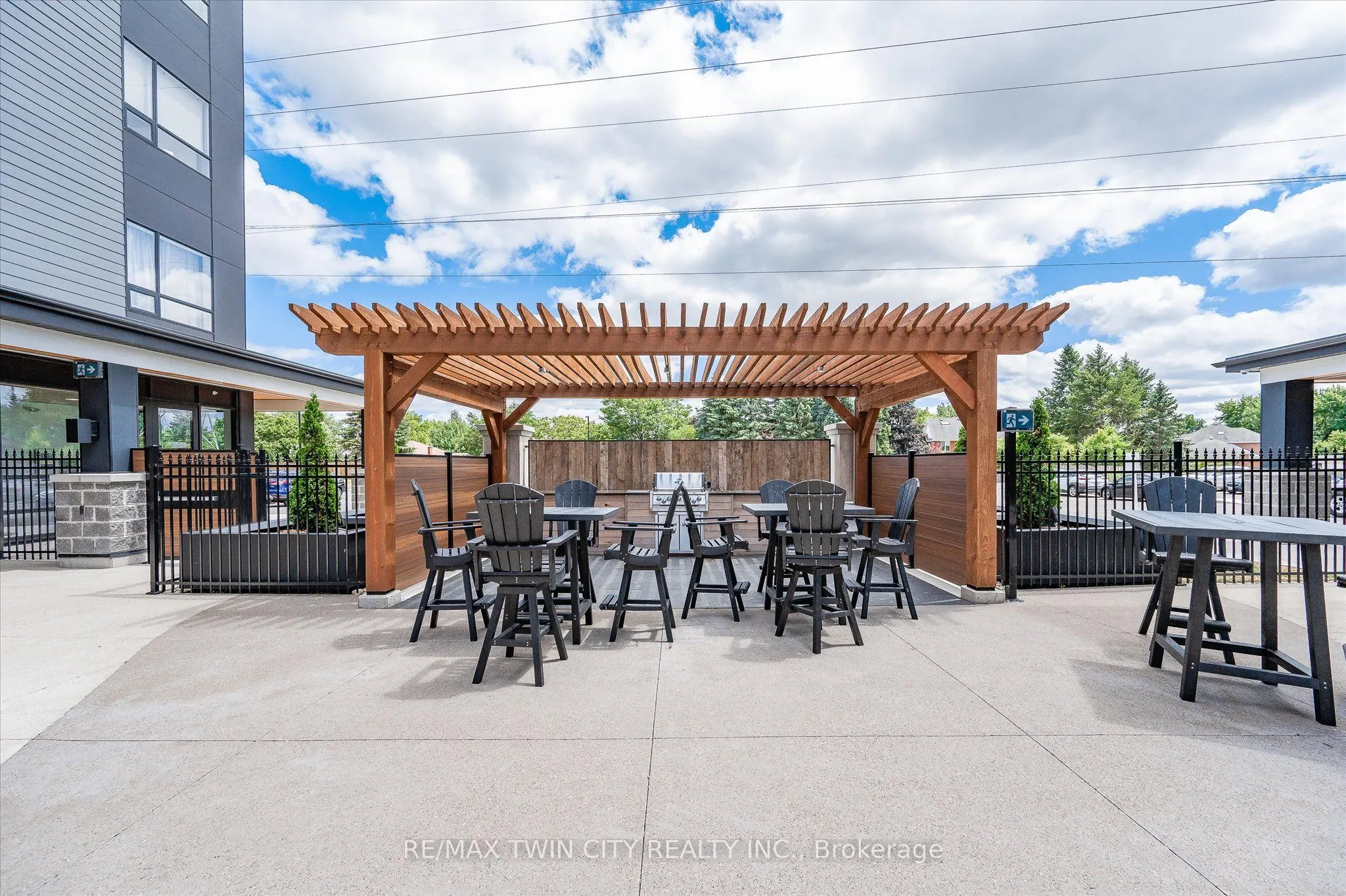 251 NORTHFIELD Drive E, #609