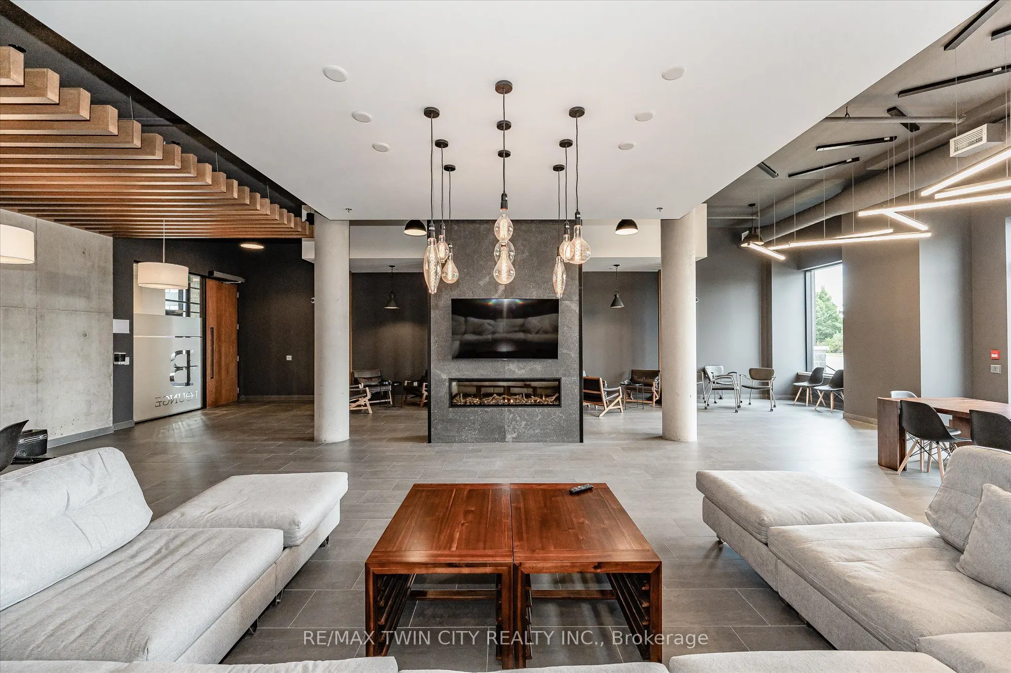 251 NORTHFIELD Drive E, #609