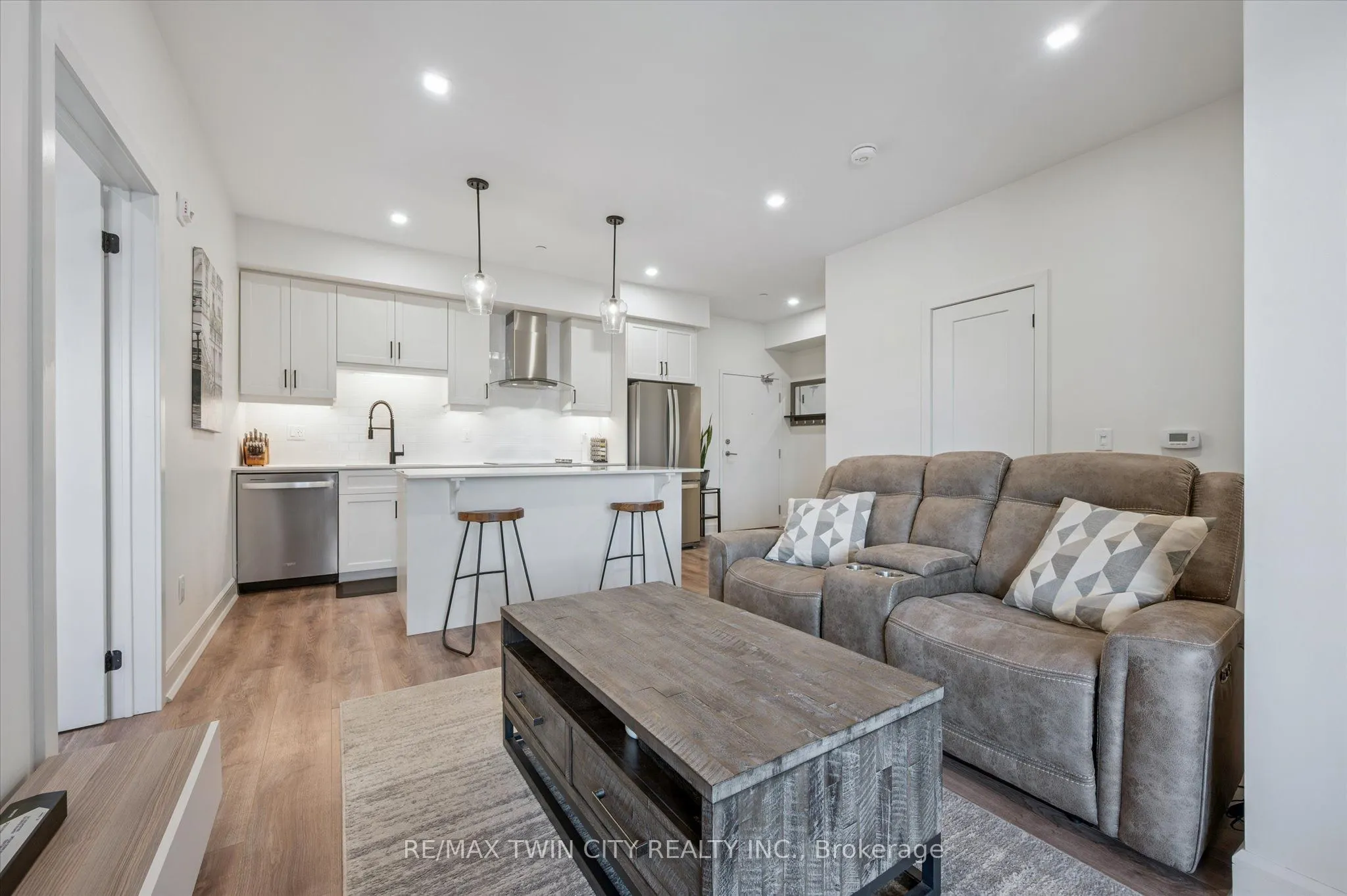 251 NORTHFIELD Drive E, #609